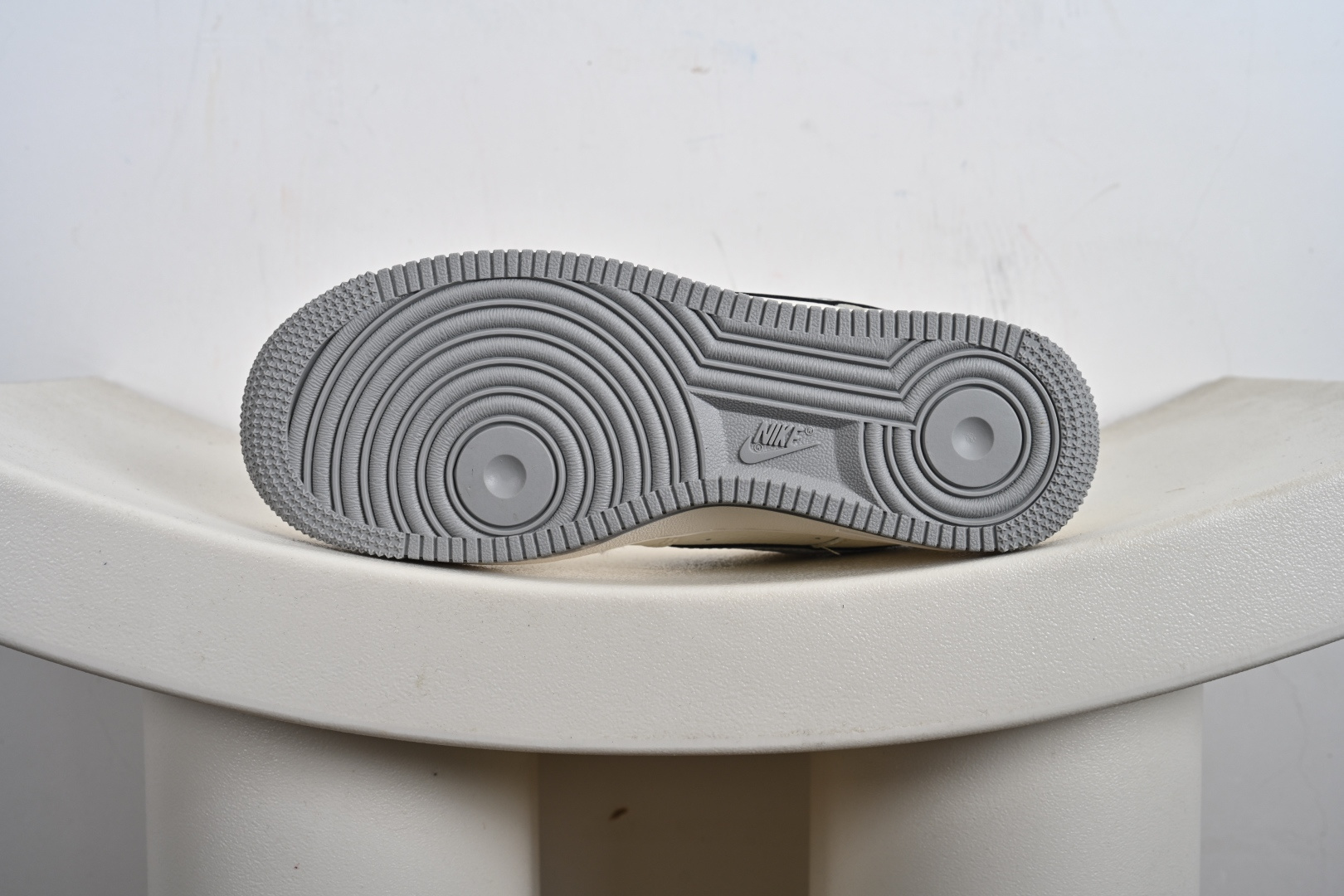 Nike Air Force 1'07 Low 古驰联名 鬼脸米灰 空军一号 低帮休闲板鞋 QW5836-024