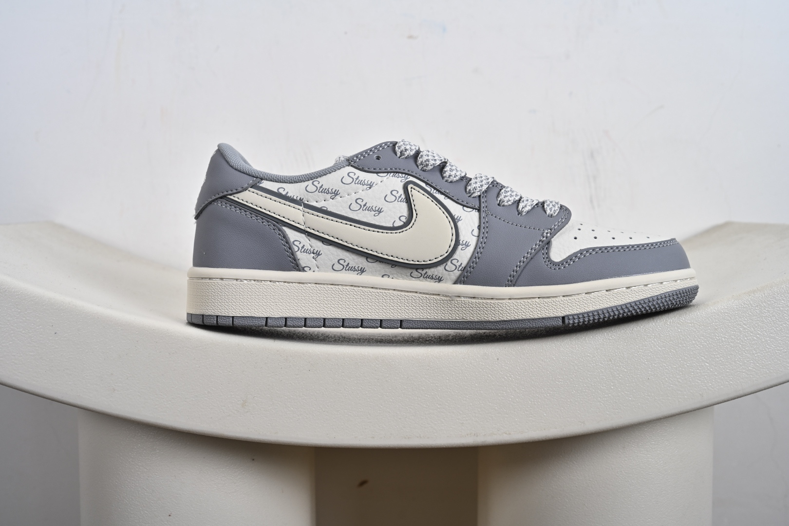 Stussy x Travis Scott x Air Jordan 1 Low 高端定制联名款倒钩低帮休闲运动鞋 CS5288-500