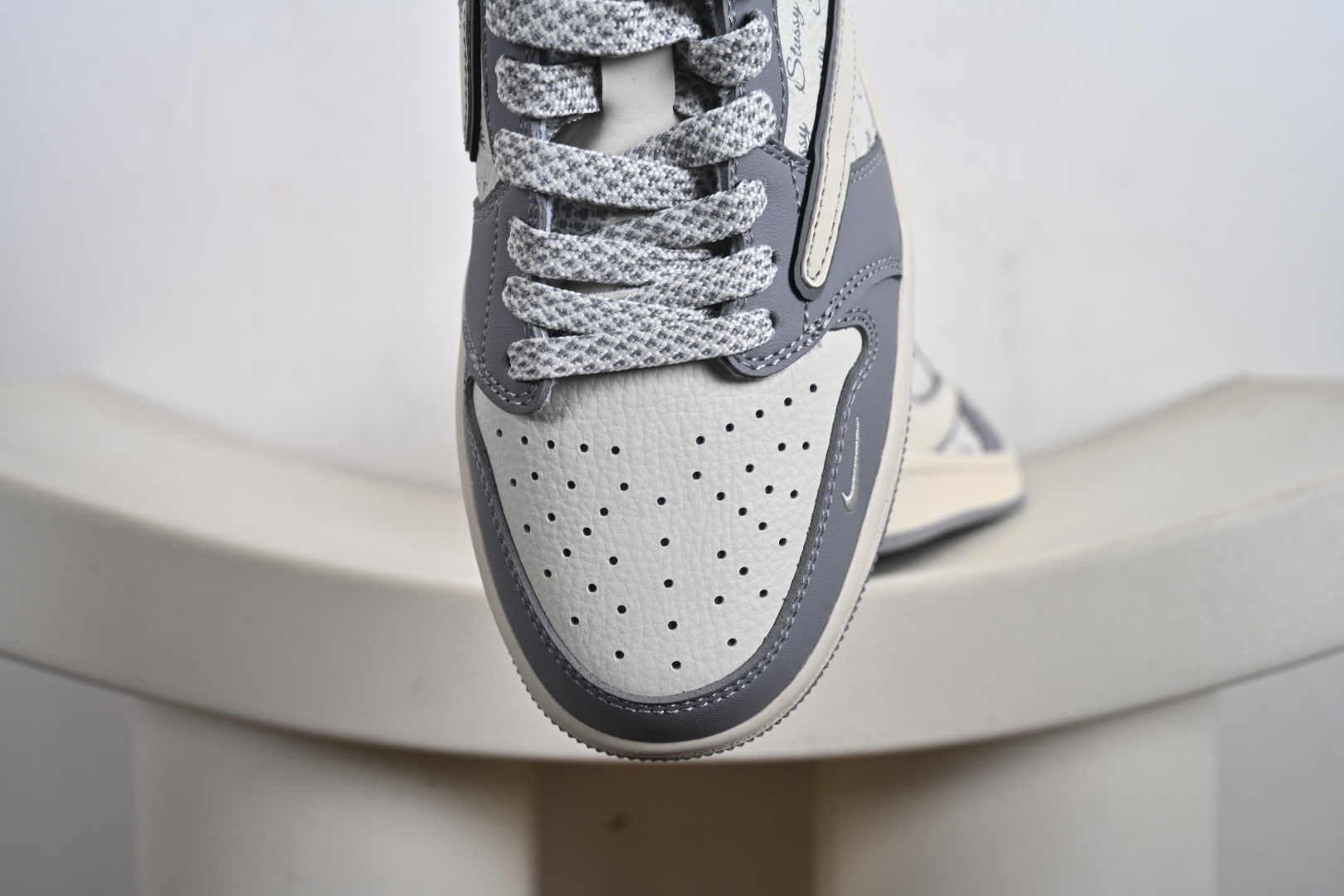Stussy x Travis Scott x Air Jordan 1 Low 高端定制联名款倒钩低帮休闲运动鞋 CS5288-500