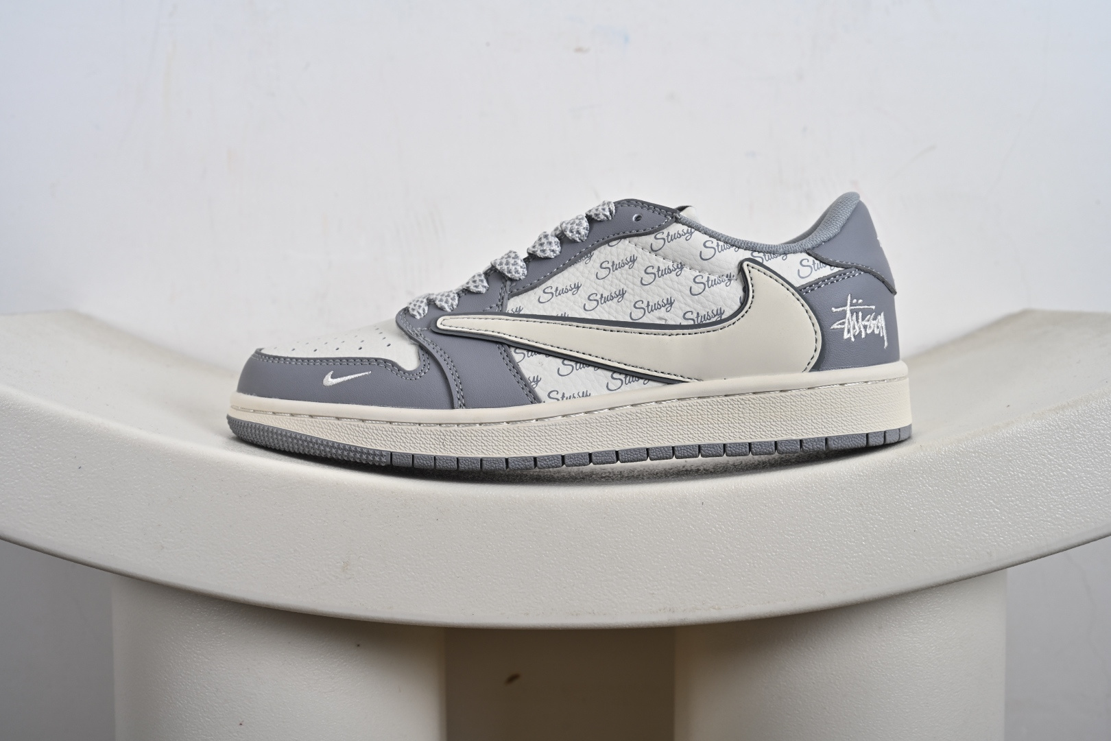 Stussy x Travis Scott x Air Jordan 1 Low 高端定制联名款倒钩低帮休闲运动鞋 CS5288-500