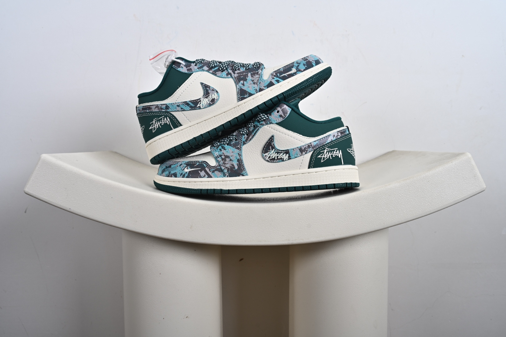 Stussy x Air Jordan 1 Low 斯图西 x AJ1 低帮 绿白色 AJ1 乔丹1代 aj1 乔1 低邦 绿白色 QG1988-012 Stussy x Air Jordan 1 Low 斯图西 x AJ1 低帮 绿白色 AJ1 乔丹1代 aj1 乔1 低邦 绿白色 QG1988-012