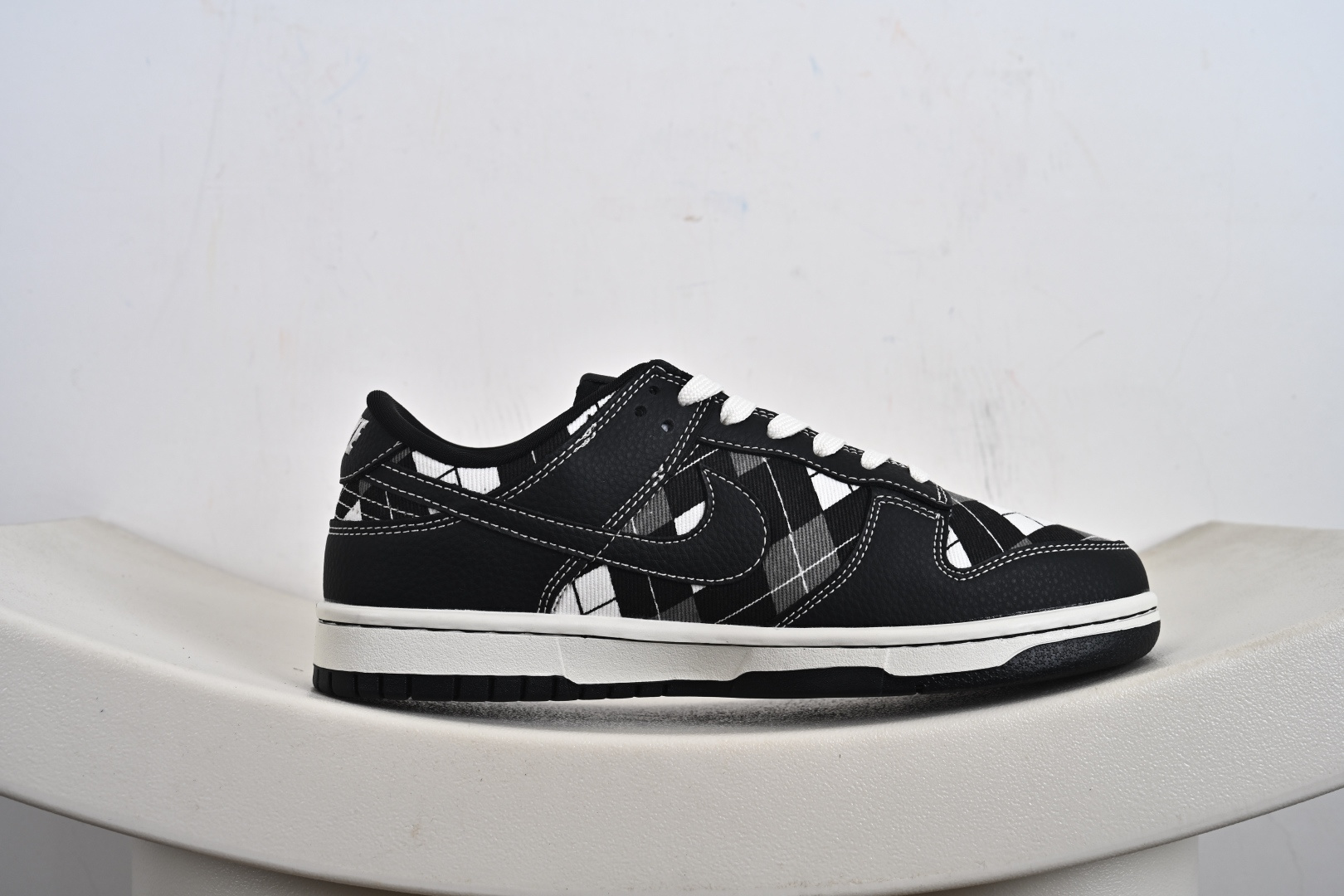 260 定制球鞋 Nike SB Dunk Low LV联名 黑白网格 高端定制 低帮休闲板鞋 SC0601-460-Chinese UA Cheap High Quatity Brand Clothes Bags handbags Sneakers wholesale wholesaler seller from China Factory suppliers Fashion Clothing Shoes best Quality Beautiful Price 260 定制球鞋 Nike SB Dunk Low LV联名 黑白网格 高端定制 低帮休闲板鞋 SC0601-460