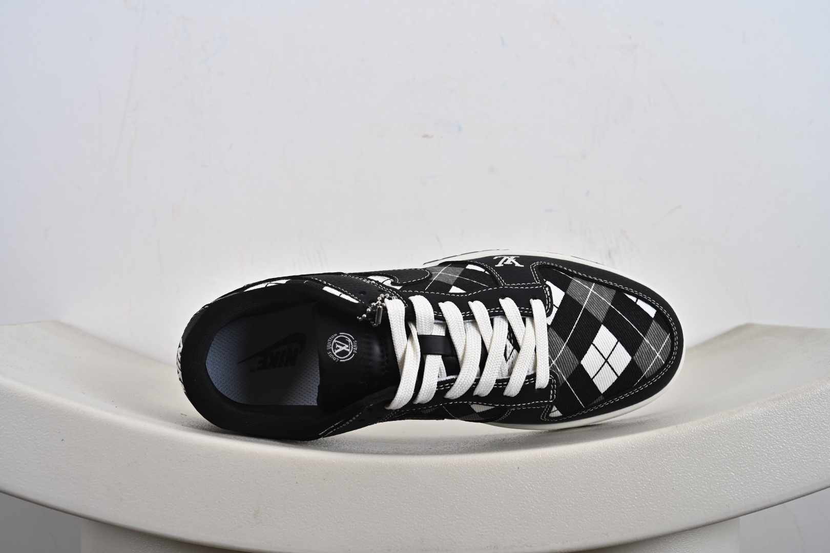 260 定制球鞋 Nike SB Dunk Low LV联名 黑白网格 高端定制 低帮休闲板鞋 SC0601-460-Chinese UA Cheap High Quatity Brand Clothes Bags handbags Sneakers wholesale wholesaler seller from China Factory suppliers Fashion Clothing Shoes best Quality Beautiful Price 260 定制球鞋 Nike SB Dunk Low LV联名 黑白网格 高端定制 低帮休闲板鞋 SC0601-460