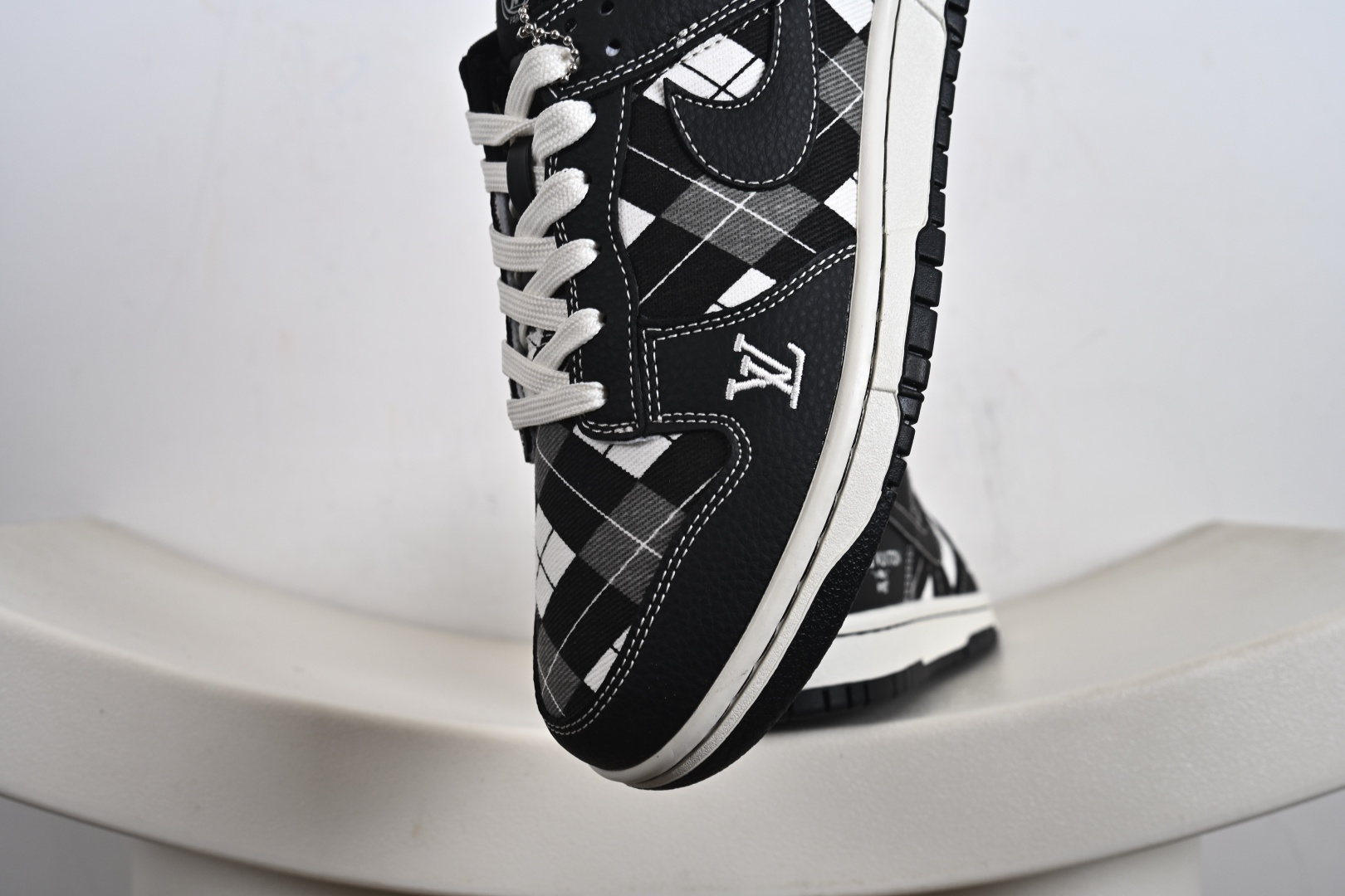 260 定制球鞋 Nike SB Dunk Low LV联名 黑白网格 高端定制 低帮休闲板鞋 SC0601-460-Chinese UA Cheap High Quatity Brand Clothes Bags handbags Sneakers wholesale wholesaler seller from China Factory suppliers Fashion Clothing Shoes best Quality Beautiful Price 260 定制球鞋 Nike SB Dunk Low LV联名 黑白网格 高端定制 低帮休闲板鞋 SC0601-460