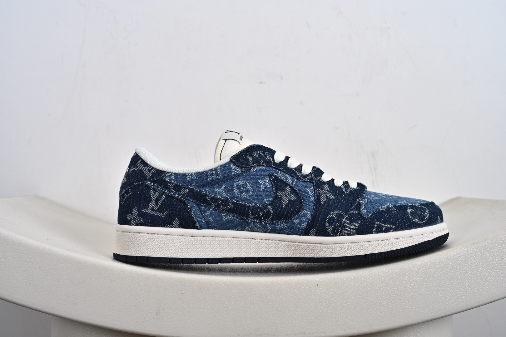 260 定制版 Travis Scott x Fragment Design x Air Jordan 1 Low SP AJ1 乔1 LV联名 水洗牛仔深蓝印花 低帮文化休闲板鞋 XD0798-312