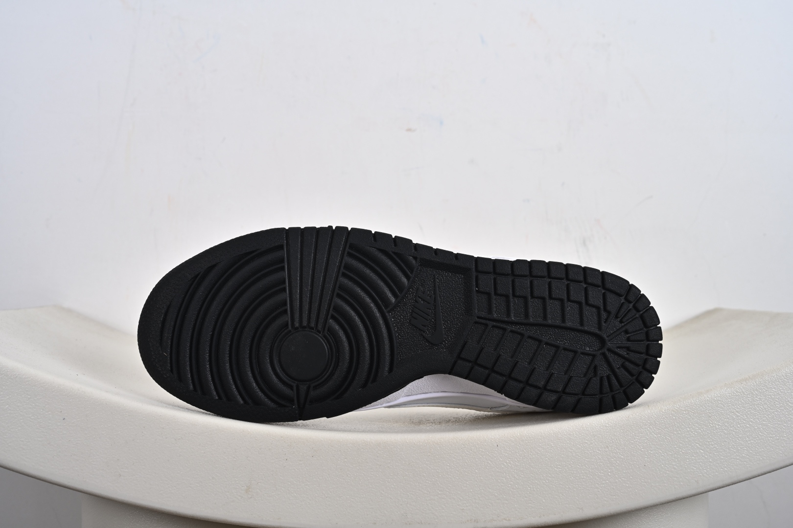 260 定制版 Dunk SB Low SB 低帮 白黑色 鞋身整体以白色打造 CS1688-128-Chinese UA Cheap High Quatity Brand Clothes Bags handbags Sneakers wholesale wholesaler seller from China Factory suppliers Fashion Clothing Shoes best Quality Beautiful Price 260 定制版 Dunk SB Low SB 低帮 白黑色 鞋身整体以白色打造 CS1688-128