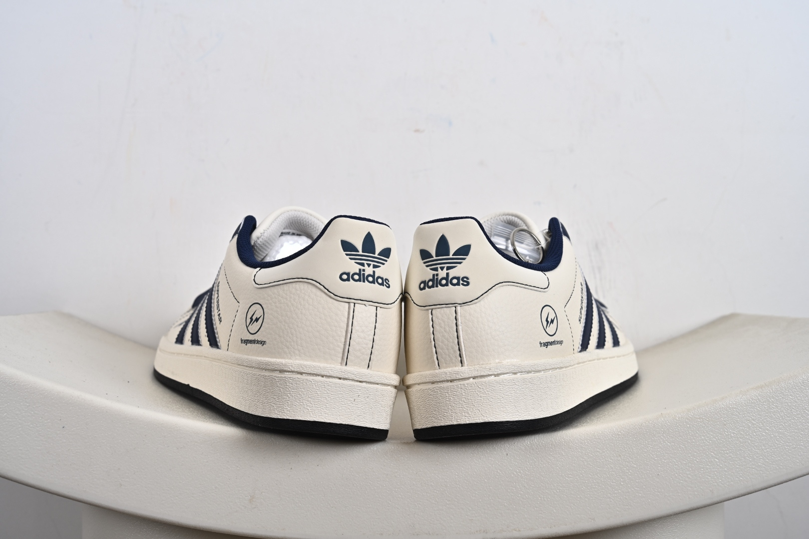 220 高端定制adidas贝壳头 高端定制 低帮休闲板鞋 XG0010