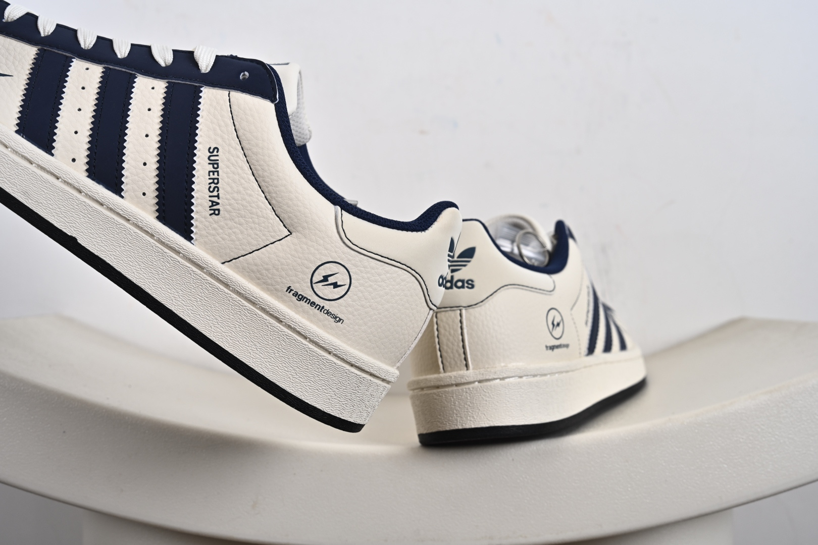 220 高端定制adidas贝壳头 高端定制 低帮休闲板鞋 XG0010