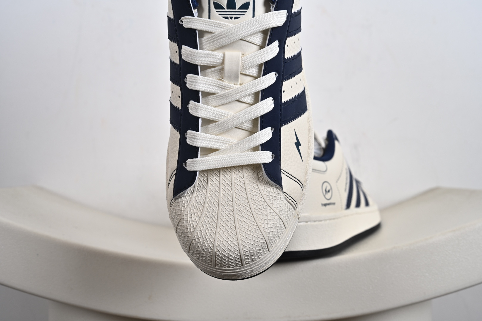 220 高端定制adidas贝壳头 高端定制 低帮休闲板鞋 XG0010