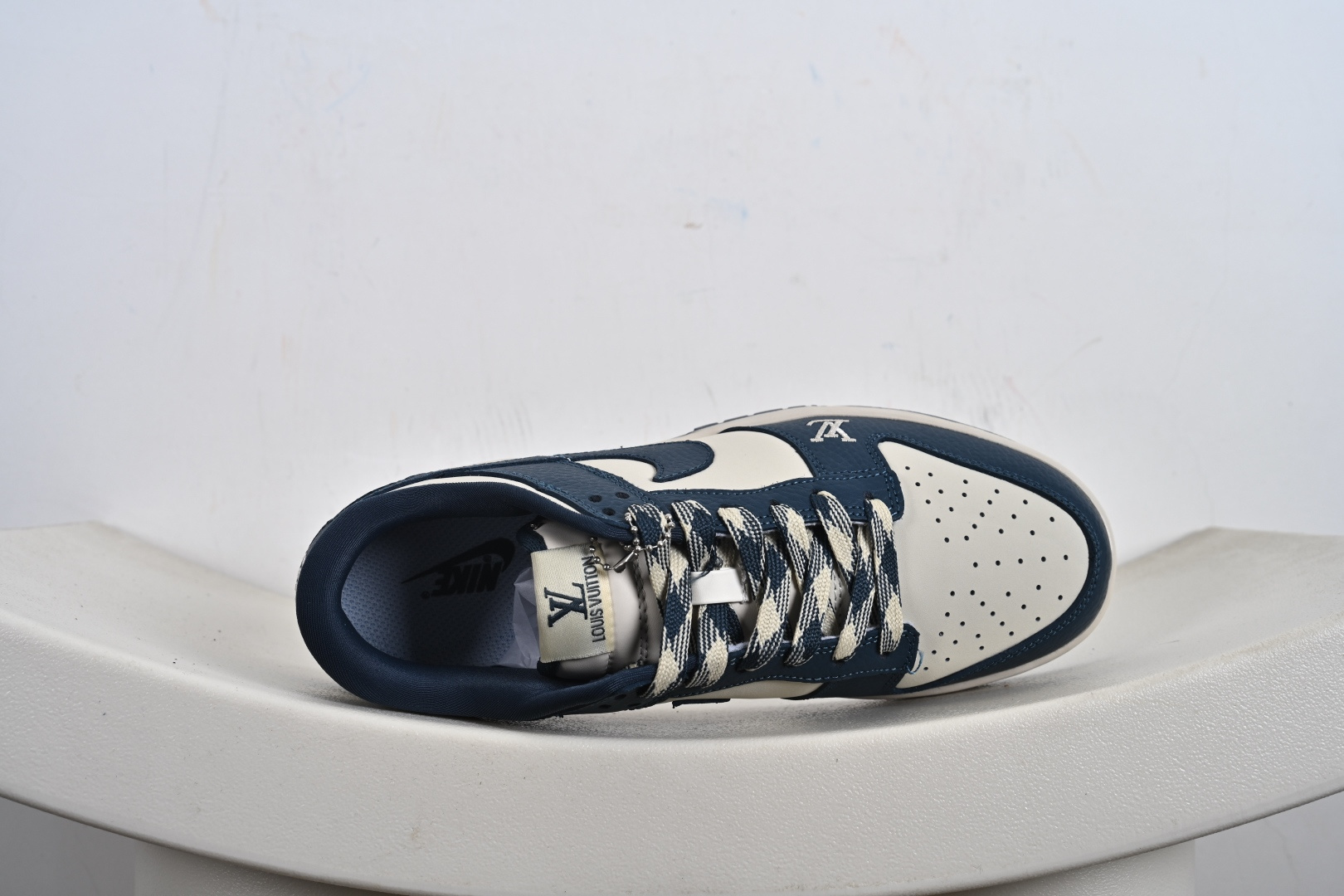 260 定制版 Louis Vuitton x Nk SB Dunk Low Lv联名 Dunk系列复古低帮休闲百搭板鞋 SC0601-477-Chinese UA Cheap High Quatity Brand Clothes Bags handbags Sneakers wholesale wholesaler seller from China Factory suppliers Fashion Clothing Shoes best Quality Beautiful Price 260 定制版 Louis Vuitton x Nk SB Dunk Low Lv联名 Dunk系列复古低帮休闲百搭板鞋 SC0601-477