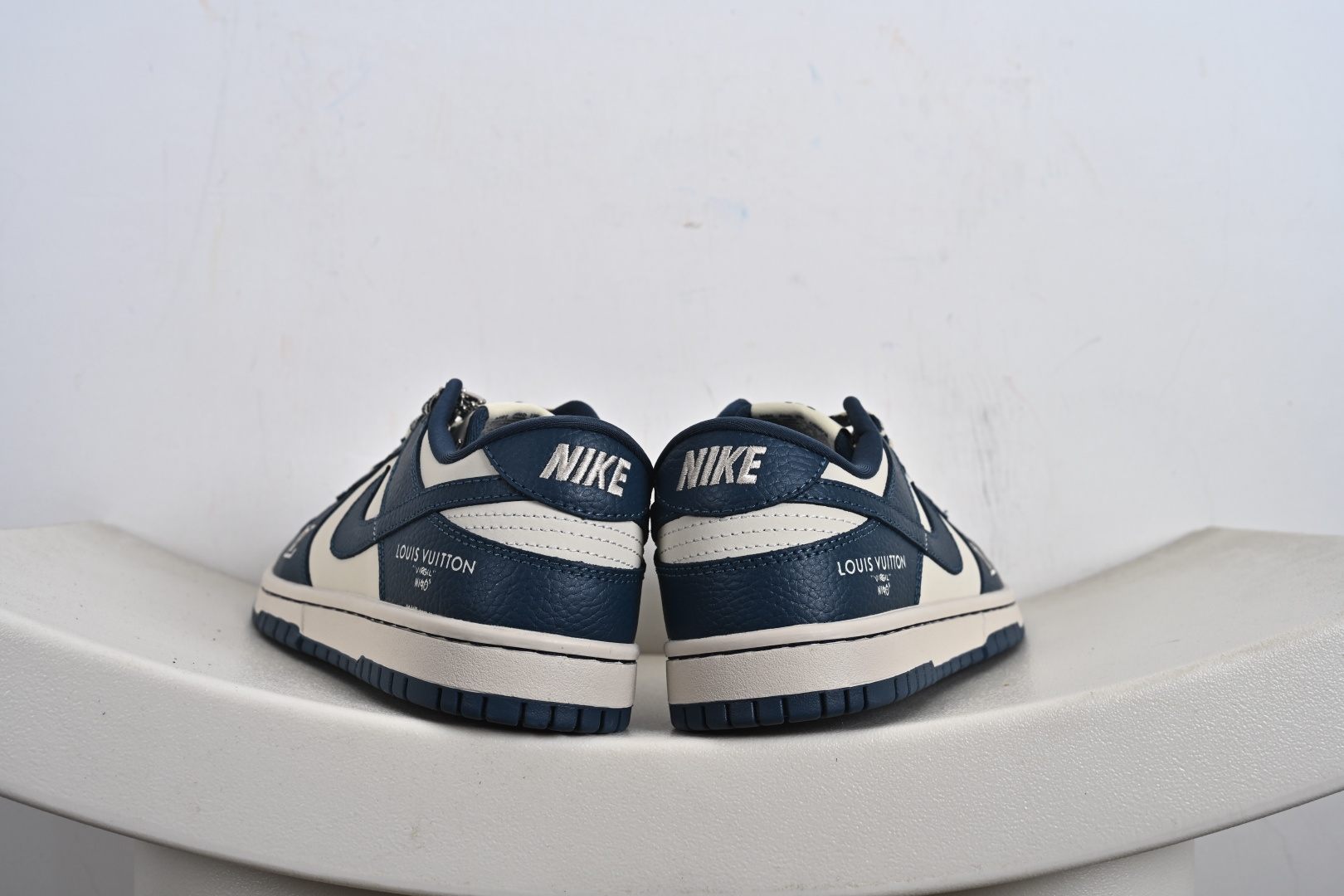 260 定制版 Louis Vuitton x Nk SB Dunk Low Lv联名 Dunk系列复古低帮休闲百搭板鞋 SC0601-477-Chinese UA Cheap High Quatity Brand Clothes Bags handbags Sneakers wholesale wholesaler seller from China Factory suppliers Fashion Clothing Shoes best Quality Beautiful Price 260 定制版 Louis Vuitton x Nk SB Dunk Low Lv联名 Dunk系列复古低帮休闲百搭板鞋 SC0601-477