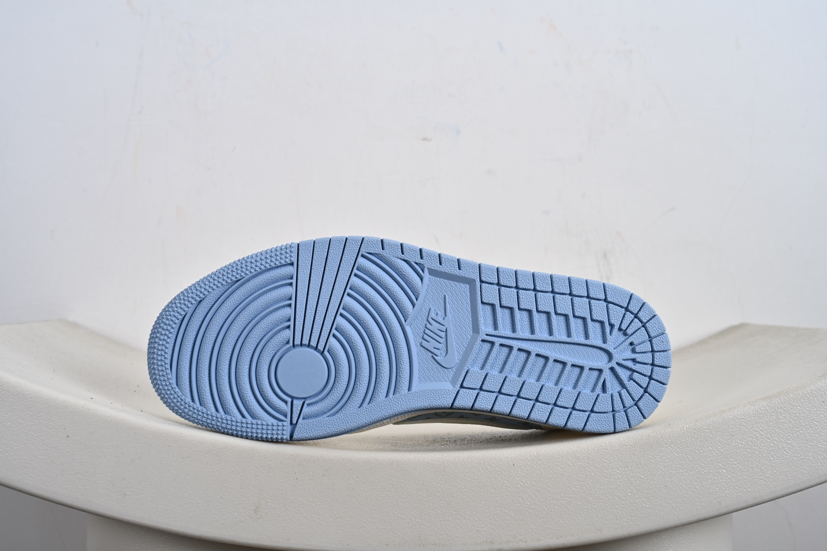 260 定制版 Louis Vuitton x Air Jordan 1 Low × LV 高端定制 乔1倒钩休闲百搭板鞋 ZH2598-163