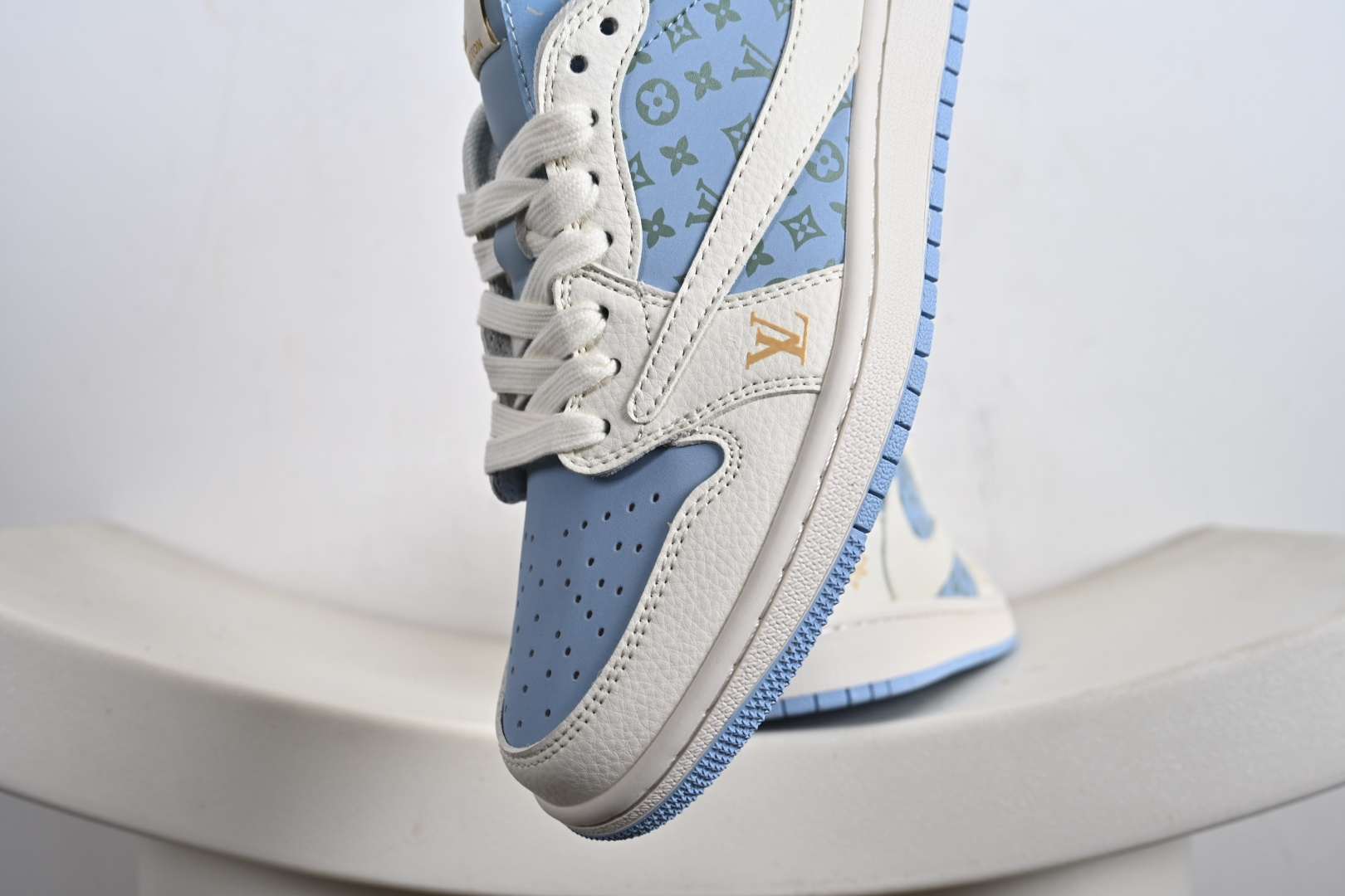 260 定制版 Louis Vuitton x Air Jordan 1 Low × LV 高端定制 乔1倒钩休闲百搭板鞋 ZH2598-163