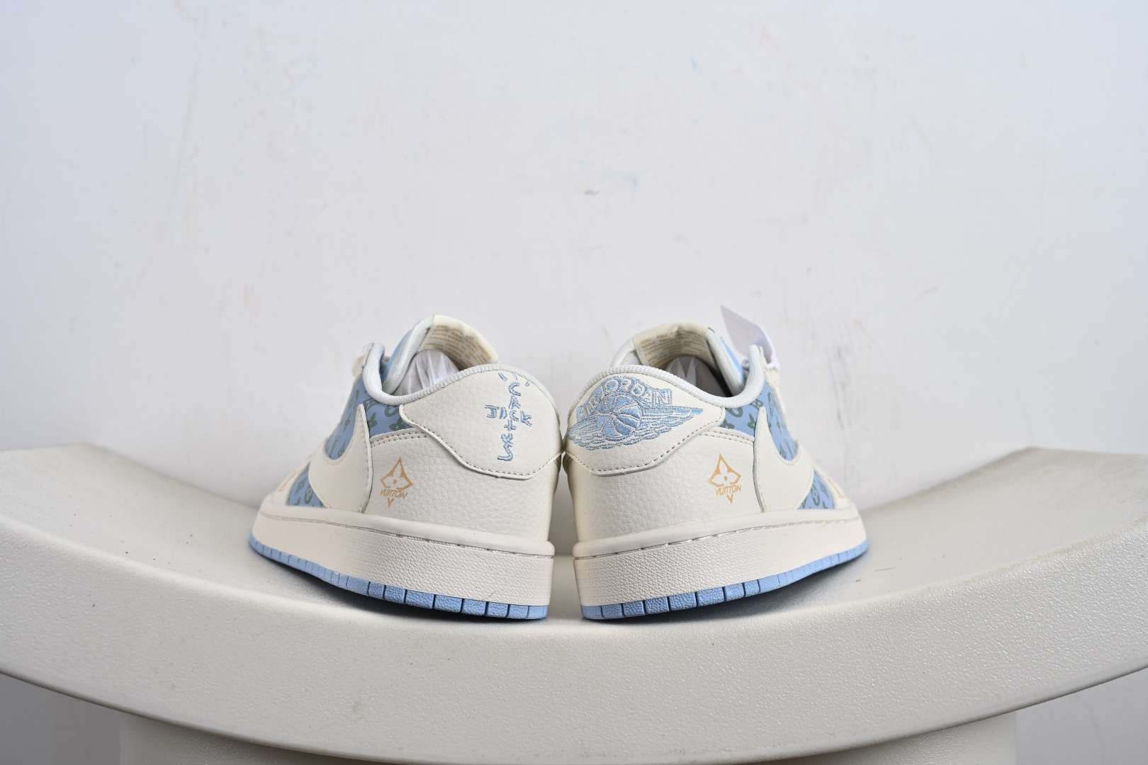 260 定制版 Louis Vuitton x Air Jordan 1 Low × LV 高端定制 乔1倒钩休闲百搭板鞋 ZH2598-163