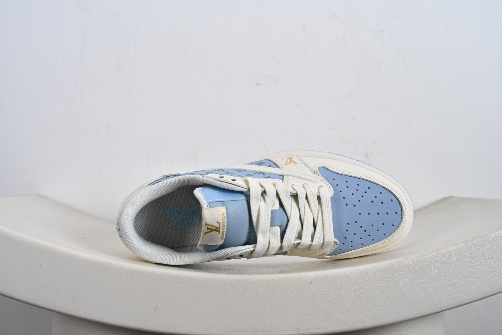 260 定制版 Louis Vuitton x Air Jordan 1 Low × LV 高端定制 乔1倒钩休闲百搭板鞋 ZH2598-163