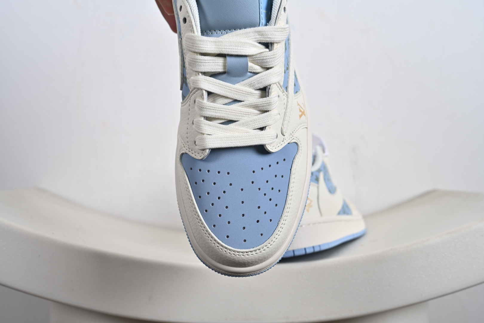 260 定制版 Louis Vuitton x Air Jordan 1 Low × LV 高端定制 乔1倒钩休闲百搭板鞋 ZH2598-163