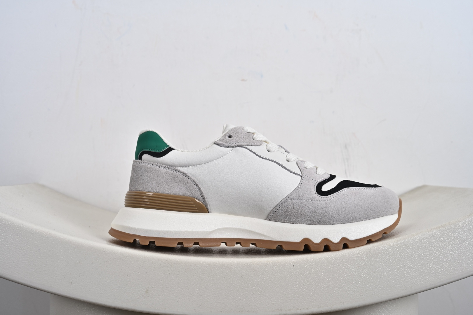 360 Valentino华伦天奴 舒适系带跑鞋低帮生活休闲运动鞋 明星同款 软羊皮低帮运动板鞋