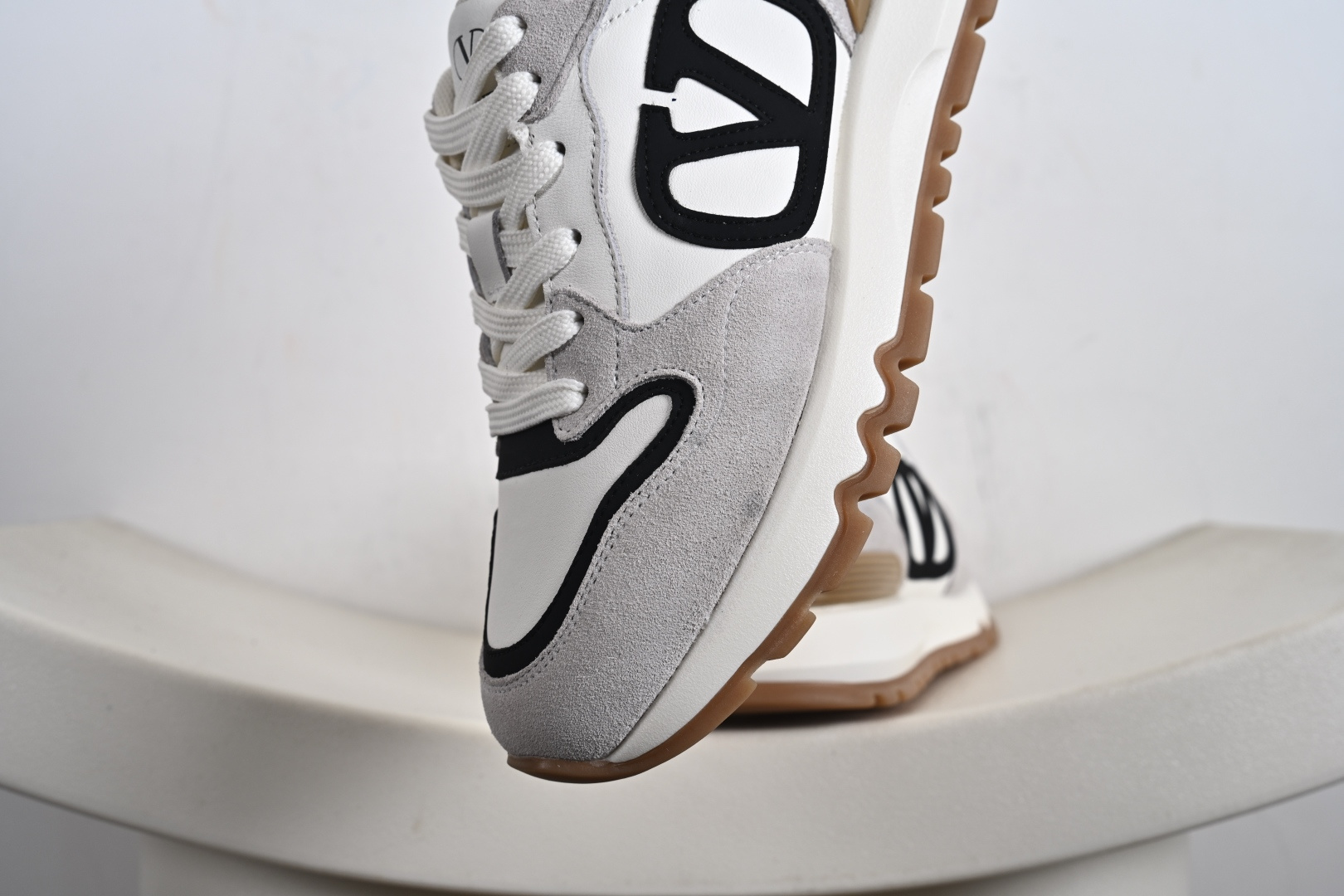 360 Valentino华伦天奴 舒适系带跑鞋低帮生活休闲运动鞋 明星同款 软羊皮低帮运动板鞋