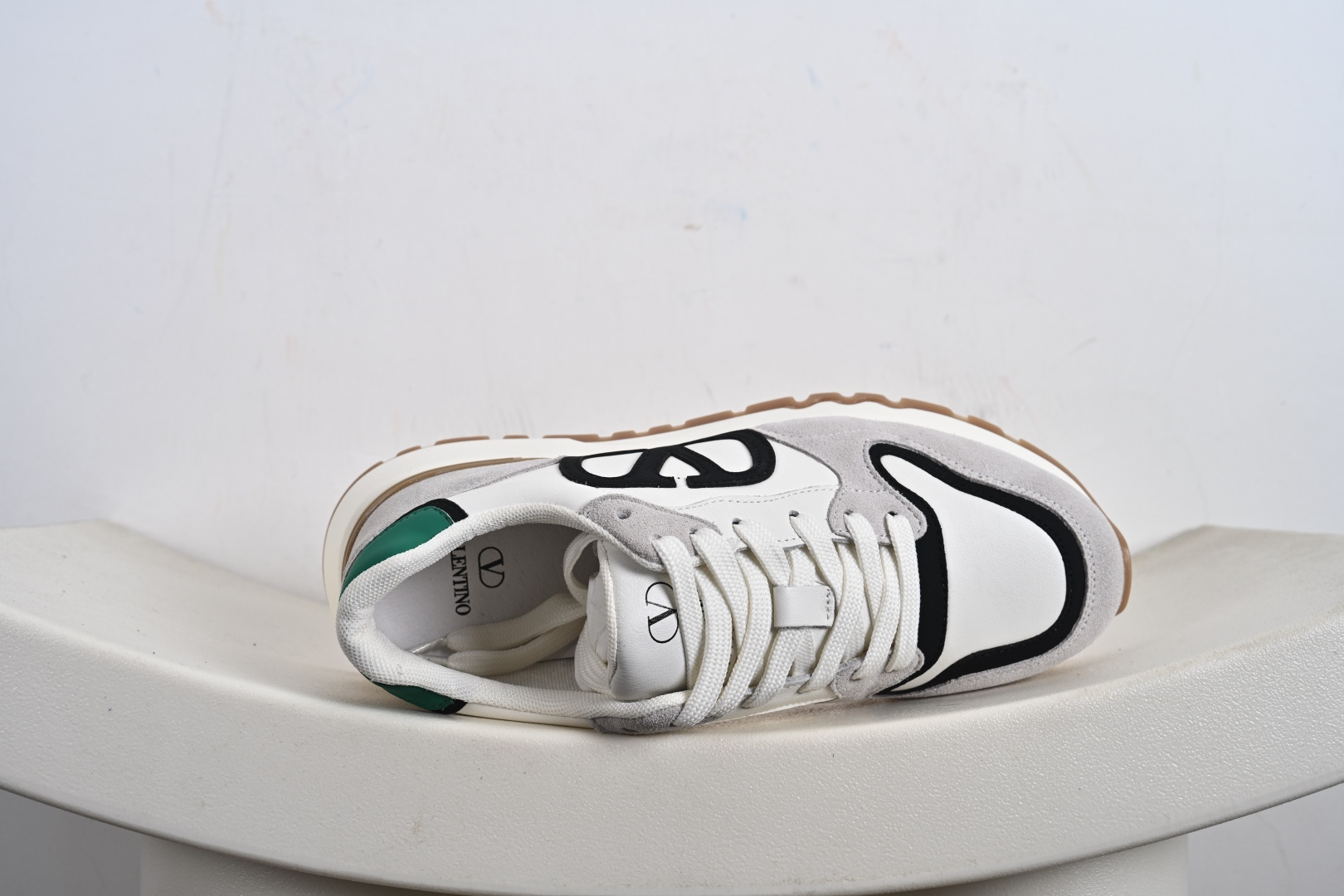 360 Valentino华伦天奴 舒适系带跑鞋低帮生活休闲运动鞋 明星同款 软羊皮低帮运动板鞋