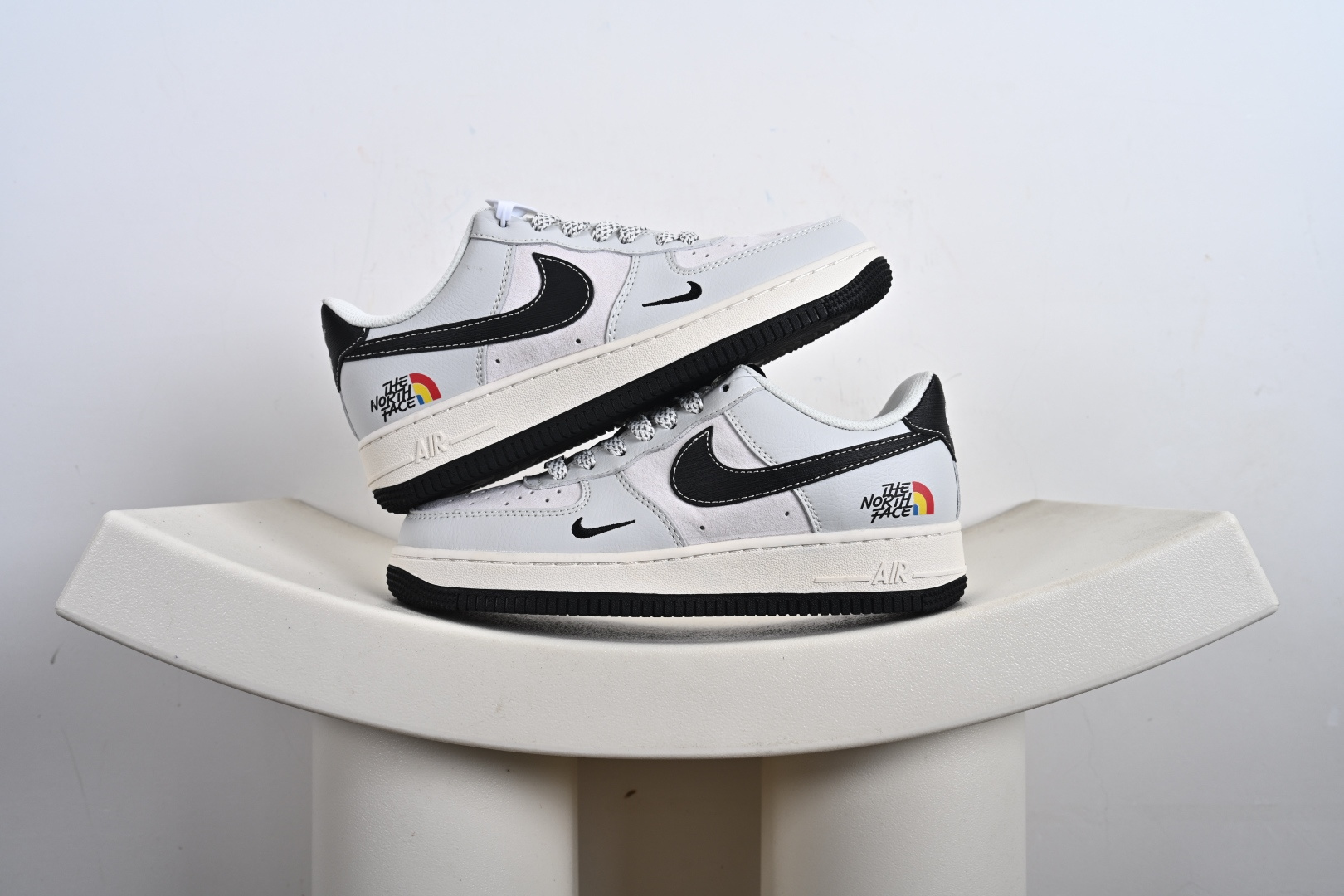 240 NIKE AIR FORCE 1‘07 LV8 联名款 HS8068-050