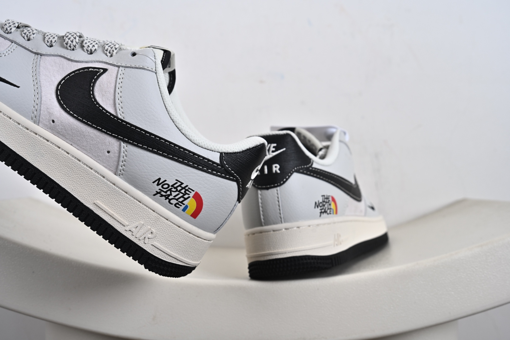 240 NIKE AIR FORCE 1‘07 LV8 联名款 HS8068-050