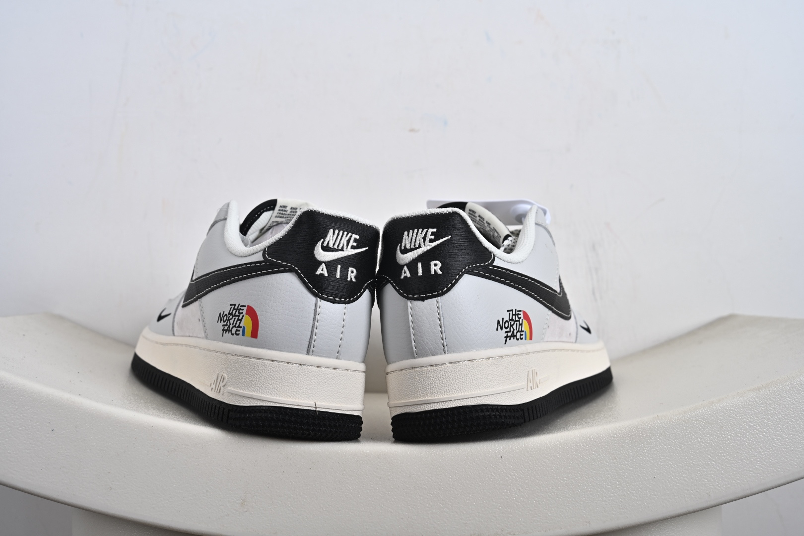 240 NIKE AIR FORCE 1‘07 LV8 联名款 HS8068-050