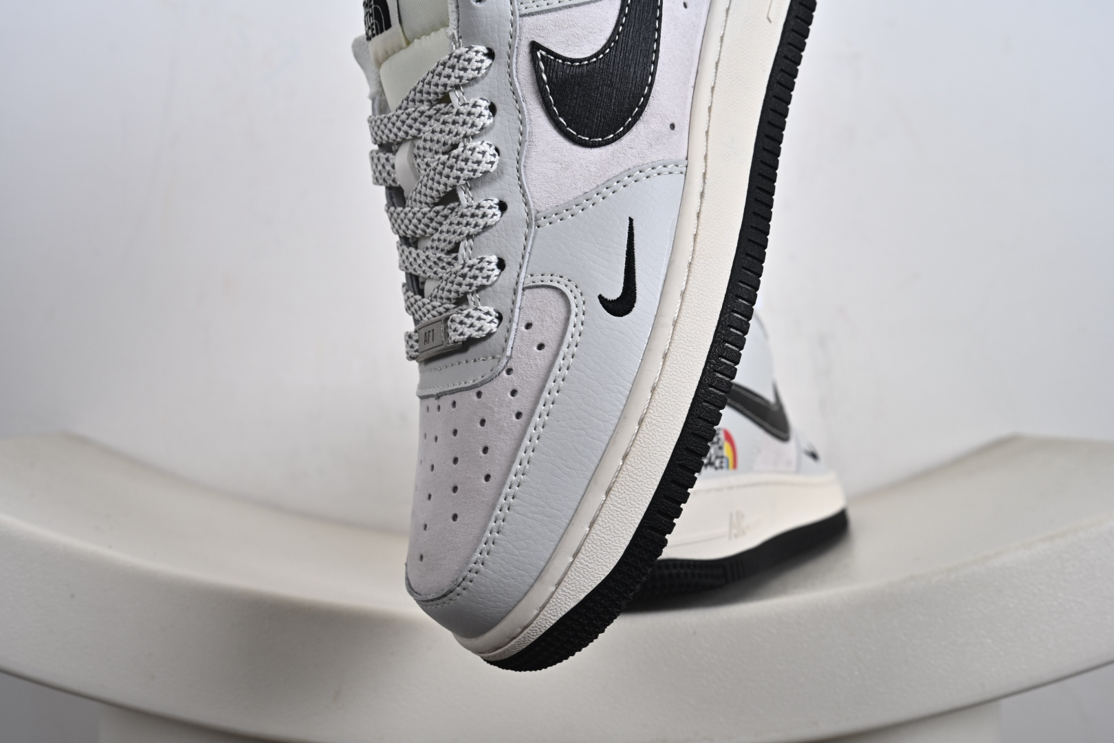 240 NIKE AIR FORCE 1‘07 LV8 联名款 HS8068-050