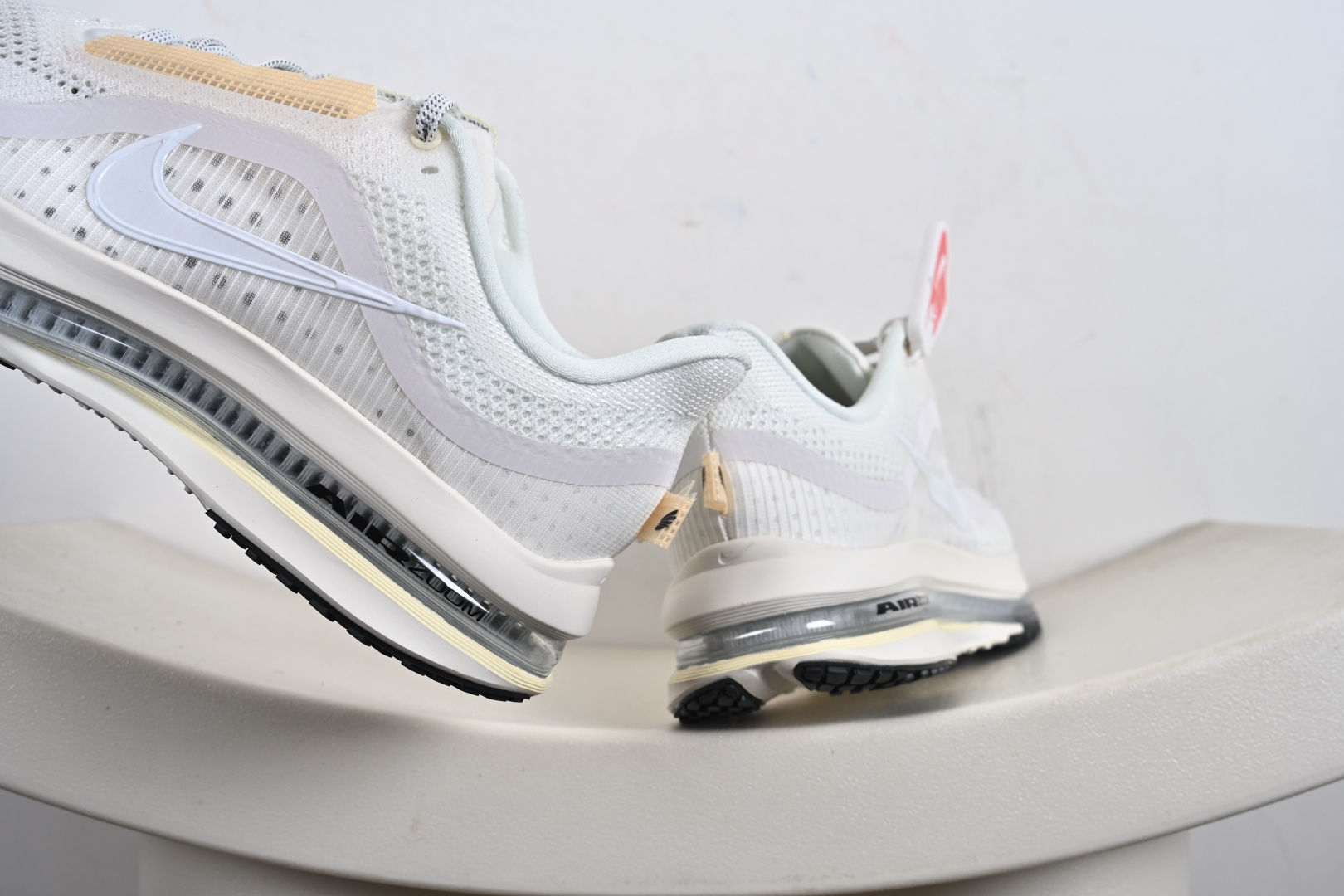 NK Pegasus Premium 飞马全掌气垫跑步运动鞋 HQ2593-104 NK Pegasus Premium 飞马全掌气垫跑步运动鞋 HQ2593-104