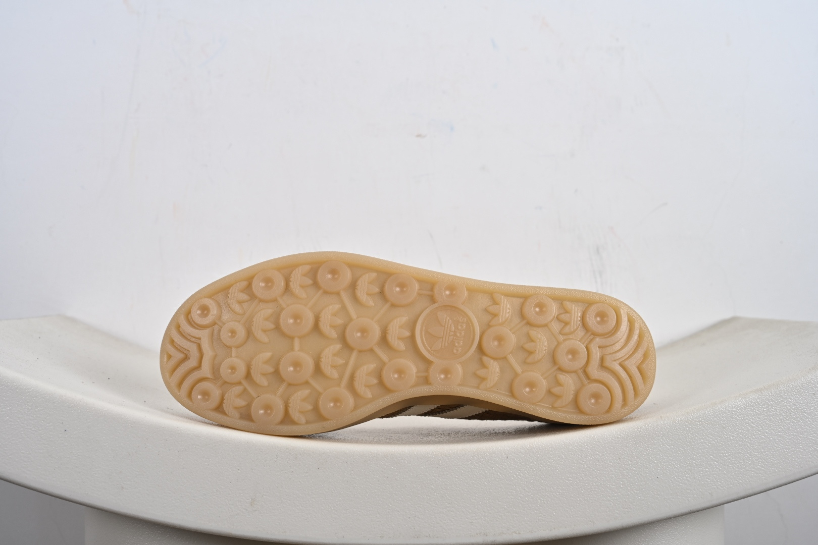 140 AD Gazelle Indoor Trainers 羚羊内训系列低帮复古百搭休闲运动德训风板鞋 JR8851