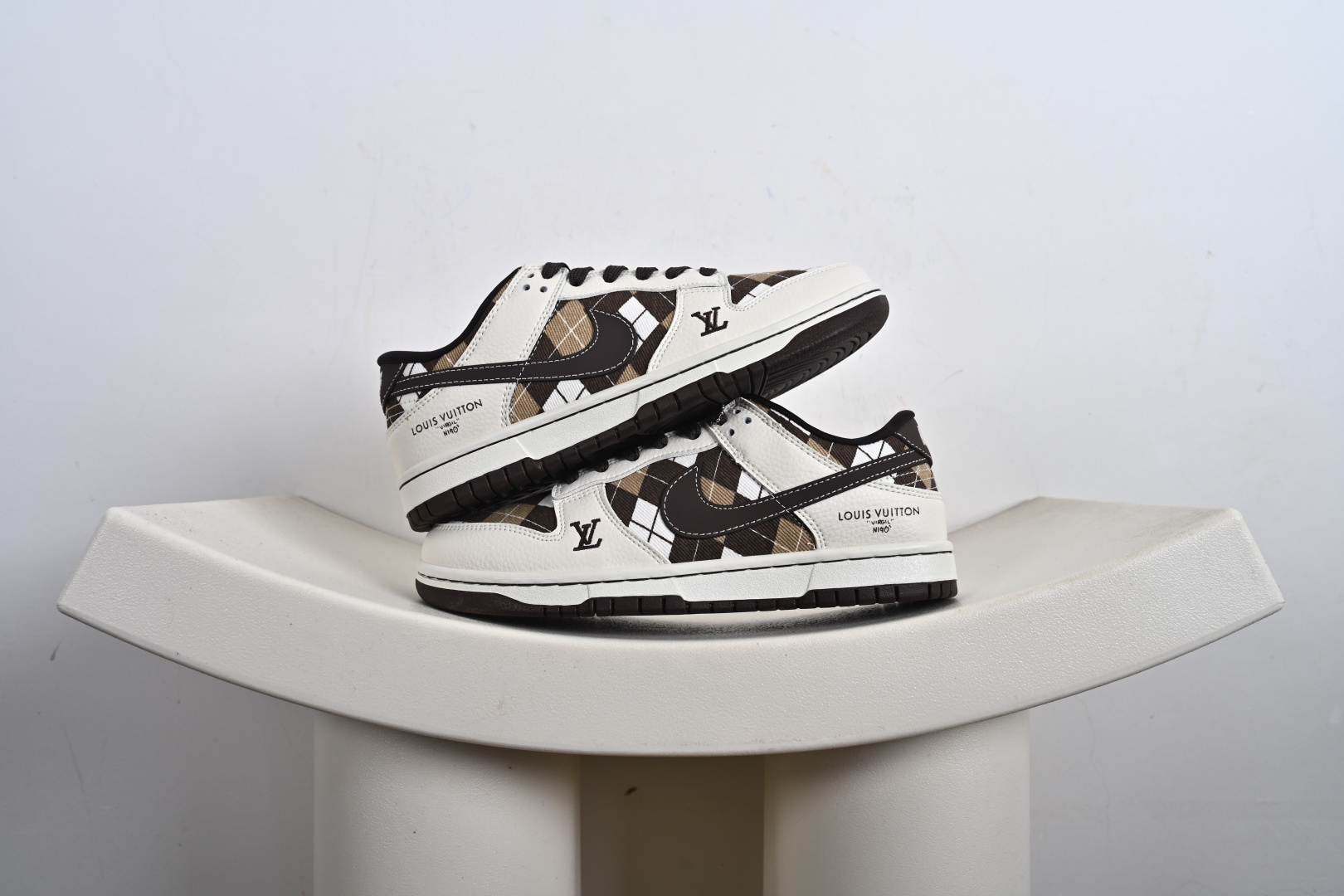 260 Nike SB Dunk Low“LV联名——白棕网格” 高端定制 低帮休闲板鞋 SC0601-461-Chinese UA Cheap High Quatity Brand Clothes Bags handbags Sneakers wholesale wholesaler seller from China Factory suppliers Fashion Clothing Shoes best Quality Beautiful Price 260 Nike SB Dunk Low“LV联名——白棕网格” 高端定制 低帮休闲板鞋 SC0601-461