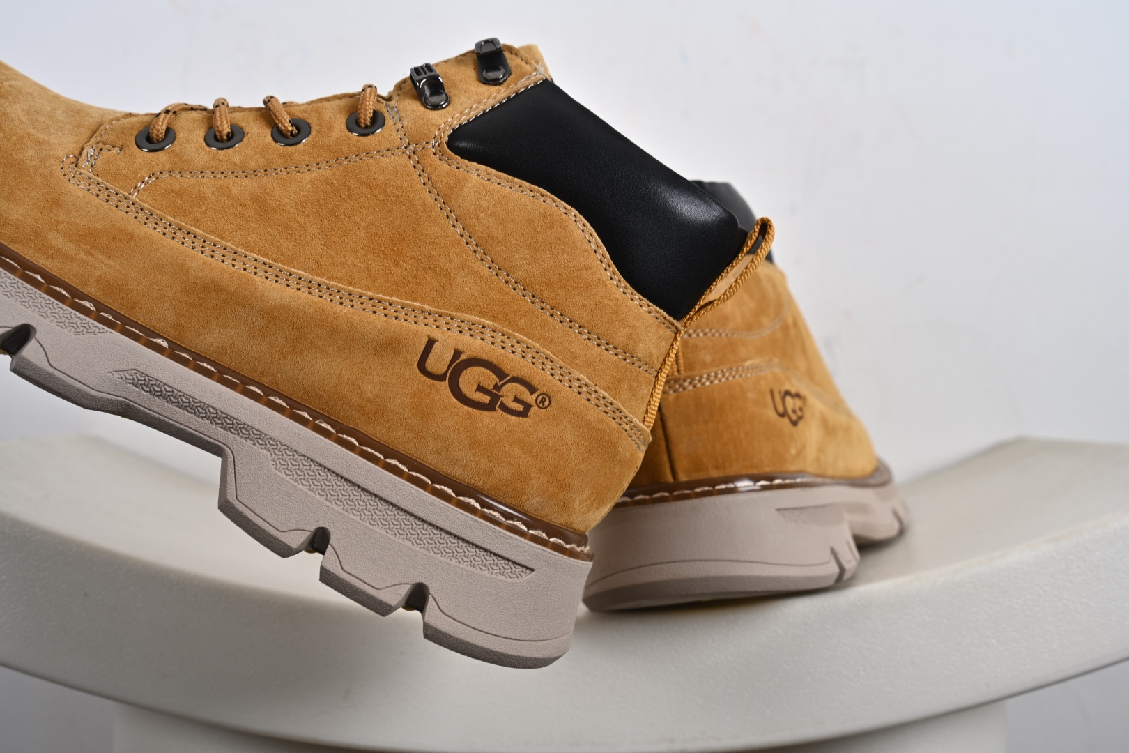 UGG Tasman Weather Hybrid 塔斯曼混合系列户外中帮休闲马丁靴雪地靴