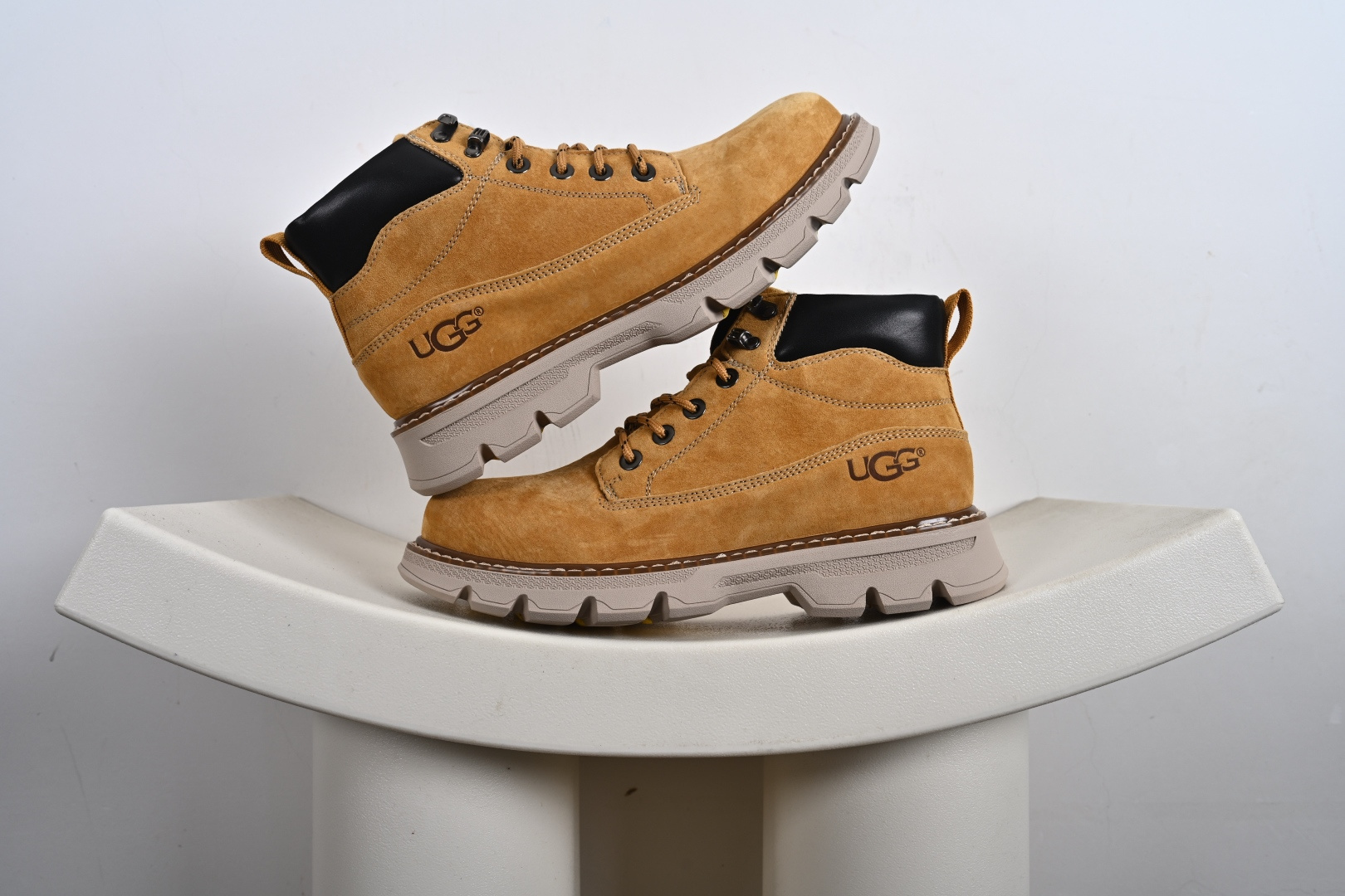 UGG Tasman Weather Hybrid 塔斯曼混合系列户外中帮休闲马丁靴雪地靴