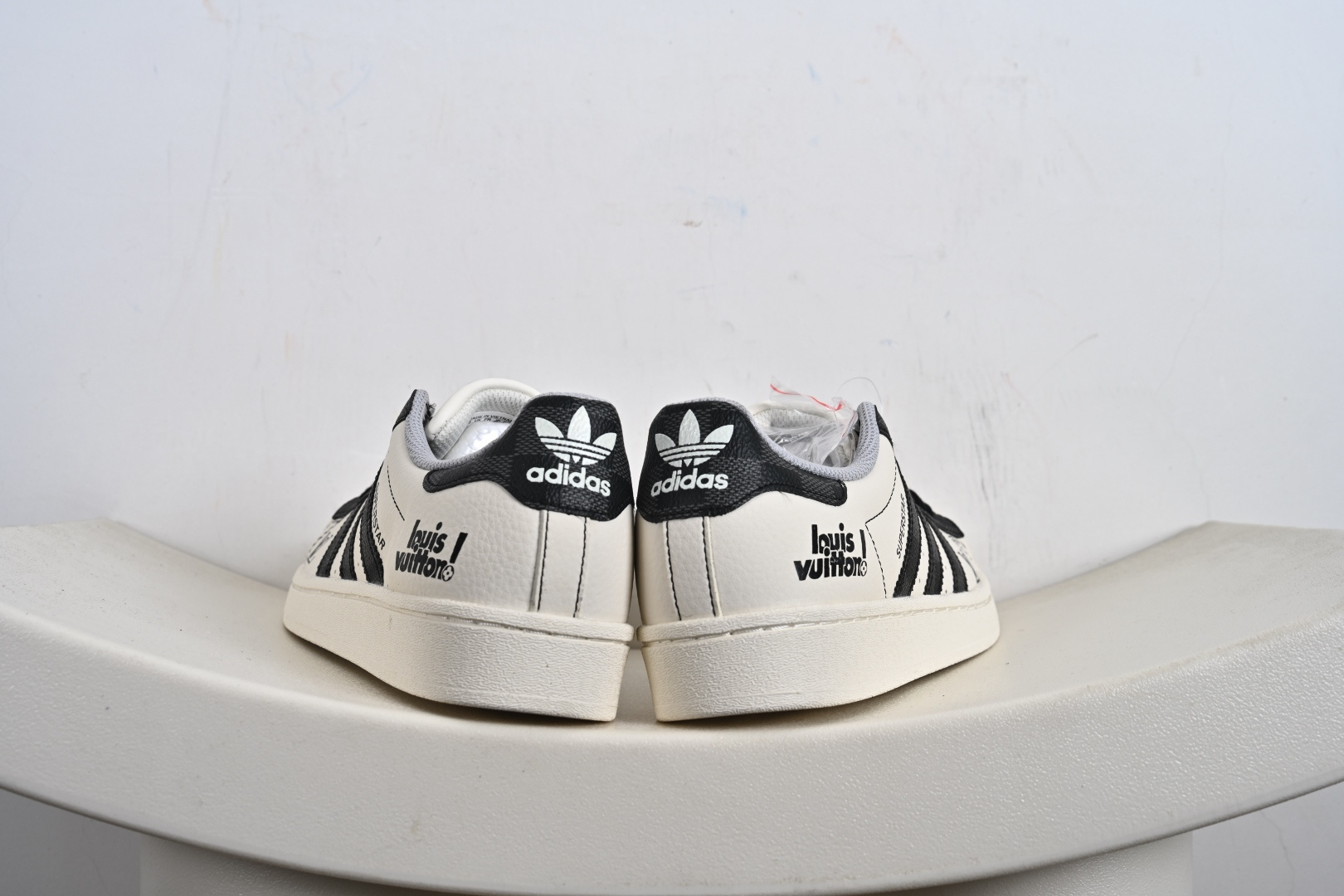 220 高端定制adidas SUPERSTAR “LV联名- 牛仔帆布白黑”经典贝壳头 QF5806