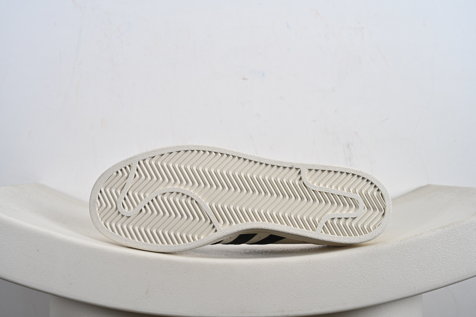 220 高端定制adidas SUPERSTAR “LV联名- 牛仔帆布白黑”经典贝壳头 QF5806