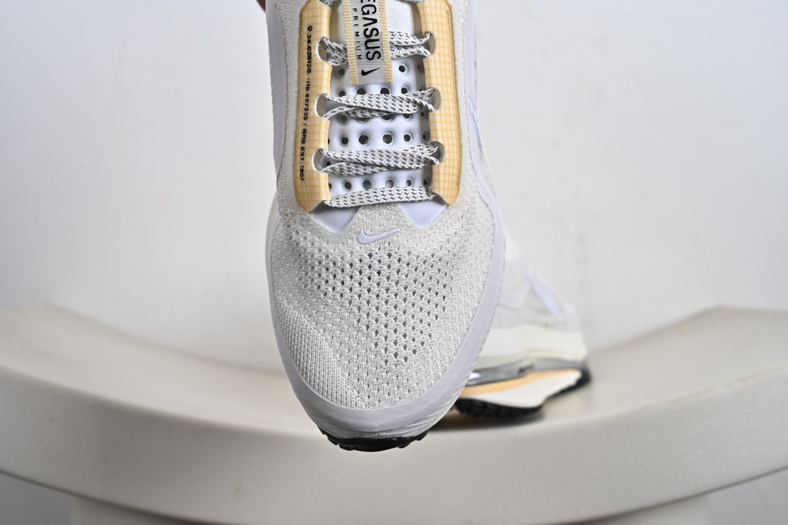 220 Nike Air Zoom Pegasus Premium 耐克 新款气垫缓震休闲跑步鞋 HQ2593-104