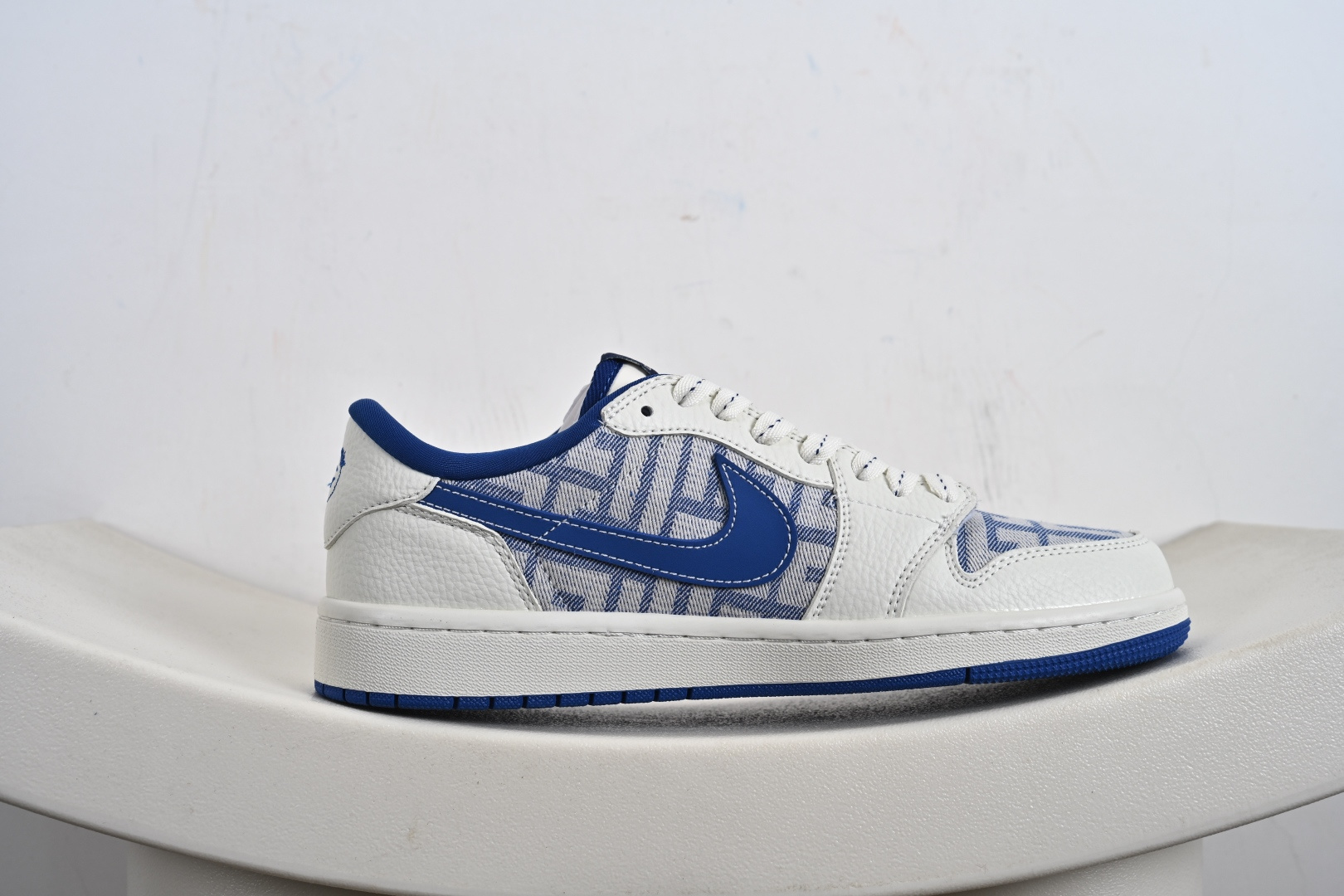 260 定制版 Travis Scott x Fragment Design x Air Jordan 1 Low SP AJ1 乔1 联名 白蓝牛仔 低帮文化休闲板鞋 SC0601-055