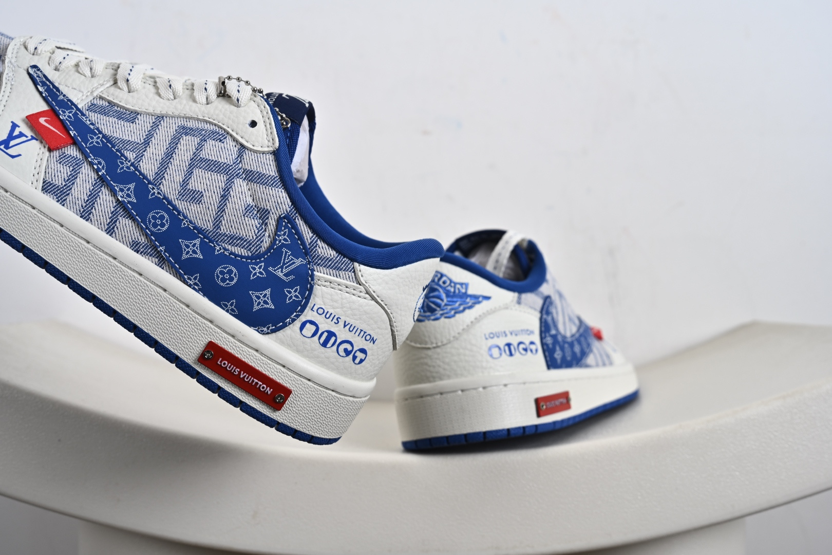 260 定制版 Travis Scott x Fragment Design x Air Jordan 1 Low SP AJ1 乔1 联名 白蓝牛仔 低帮文化休闲板鞋 SC0601-055