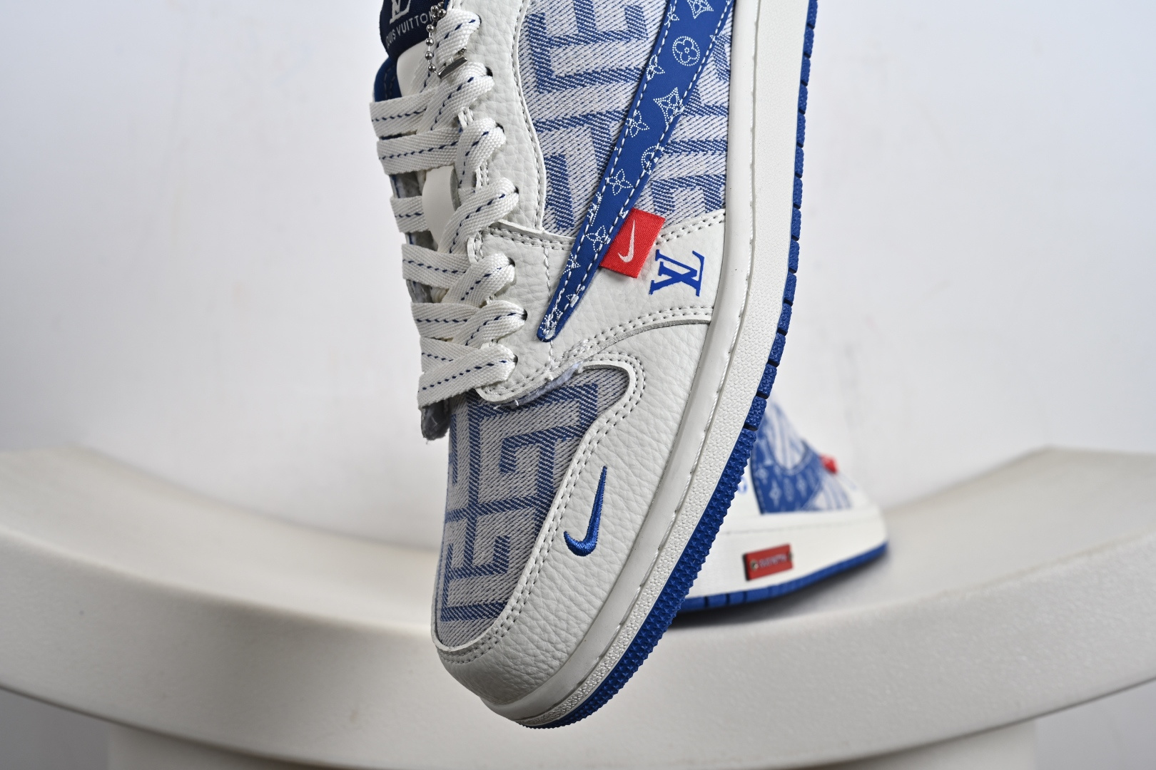 260 定制版 Travis Scott x Fragment Design x Air Jordan 1 Low SP AJ1 乔1 联名 白蓝牛仔 低帮文化休闲板鞋 SC0601-055