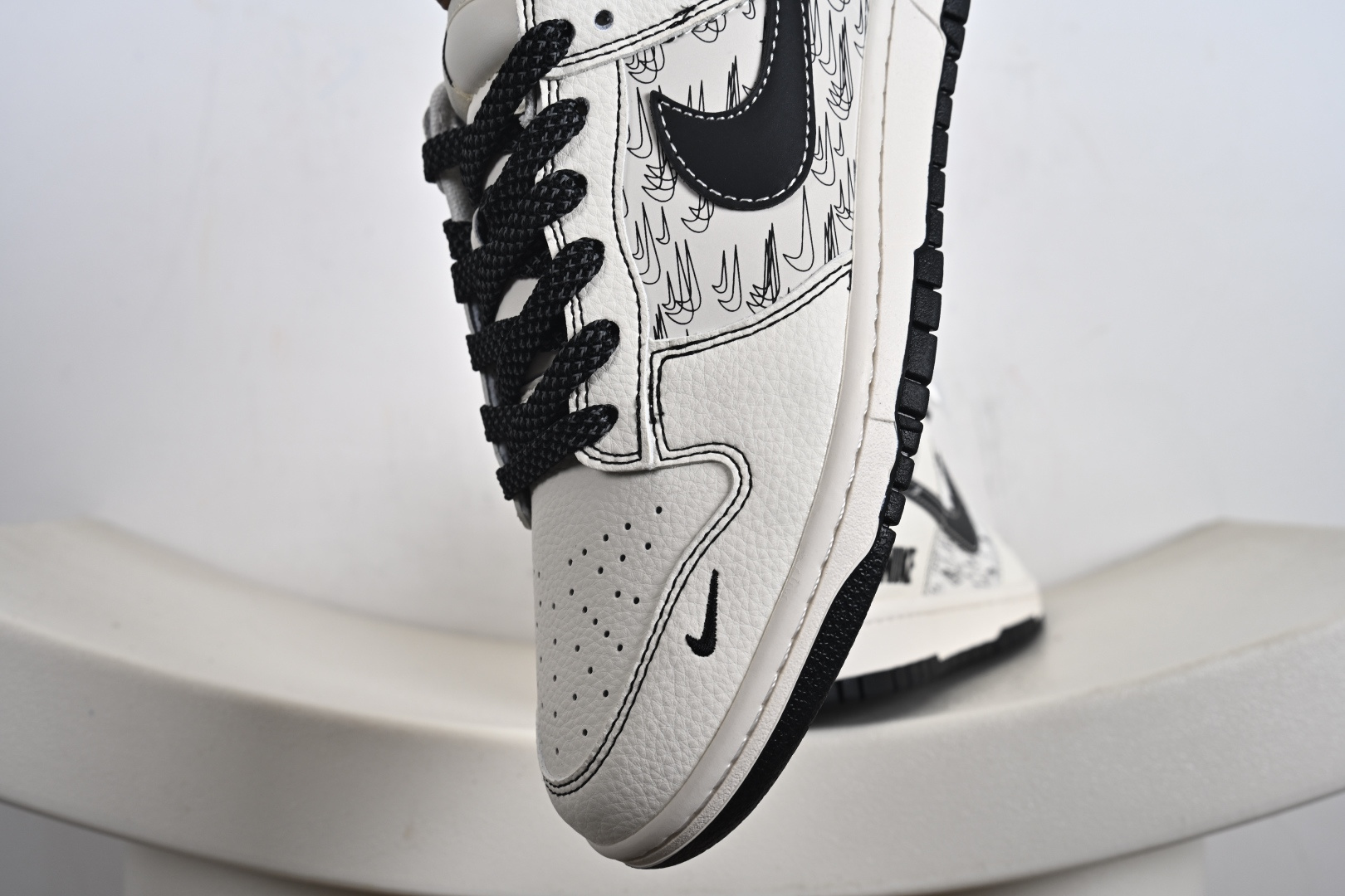 260 定制版 Nike SB Dunk Low “NIKE联名——米黑多小勾” 高端定制 低帮休闲板鞋 HH7518-094