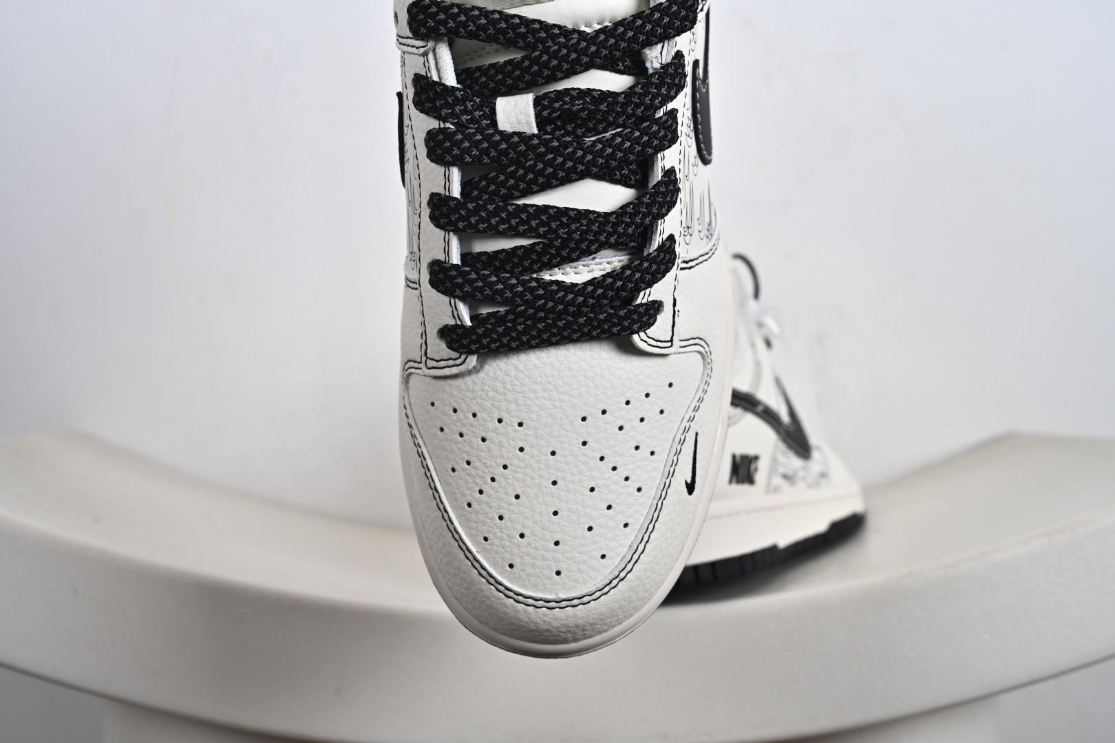 260 定制版 Nike SB Dunk Low “NIKE联名——米黑多小勾” 高端定制 低帮休闲板鞋 HH7518-094