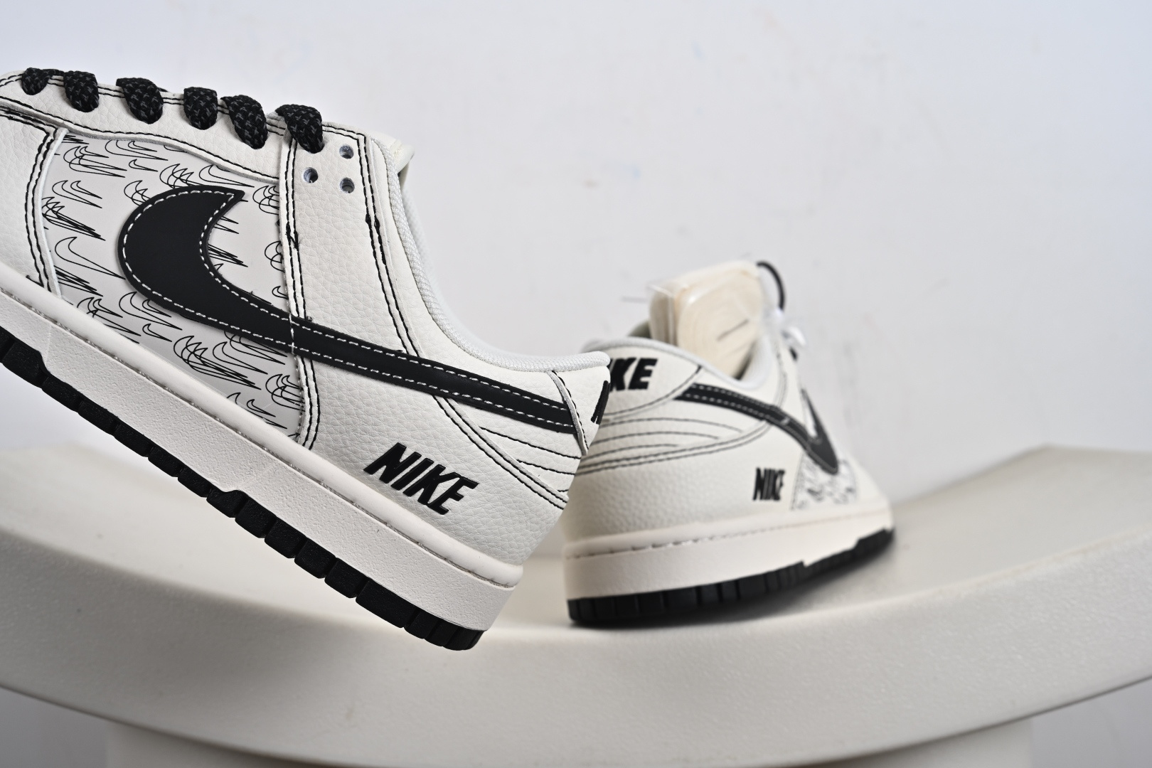 260 定制版 Nike SB Dunk Low “NIKE联名——米黑多小勾” 高端定制 低帮休闲板鞋 HH7518-094