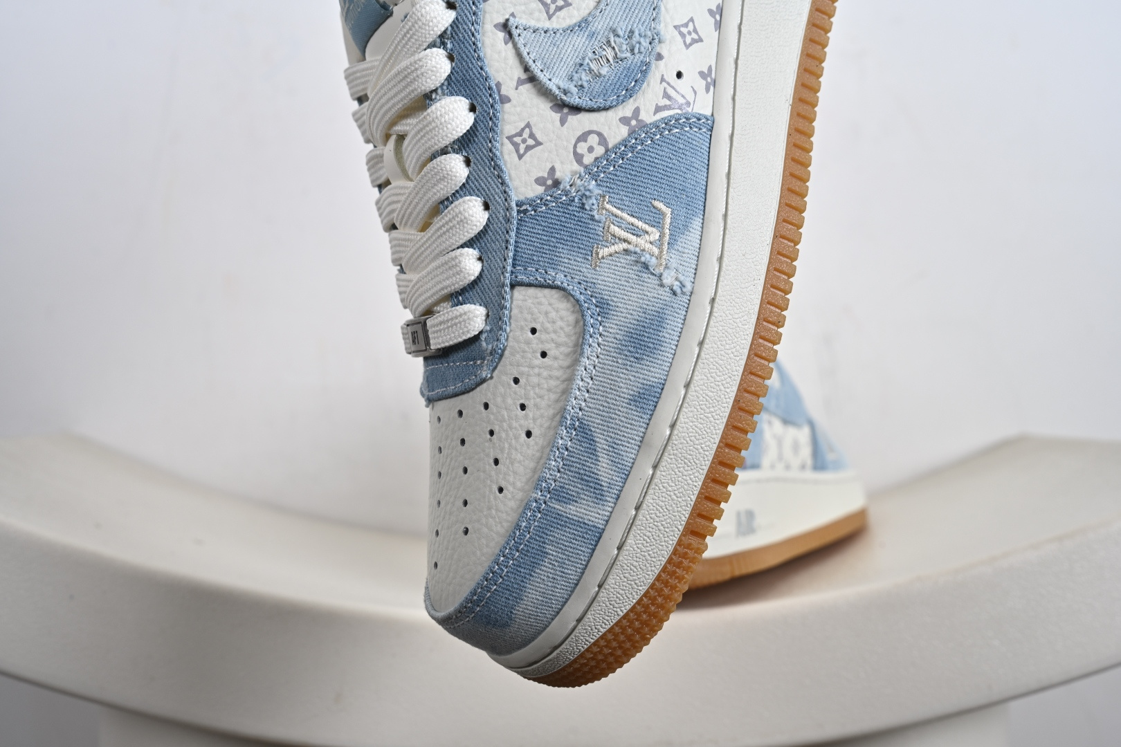 240 定制版 Nike Air Force 1'07 Low 李维斯 白浅蓝 空军一号低帮休闲板鞋 YF9511-814