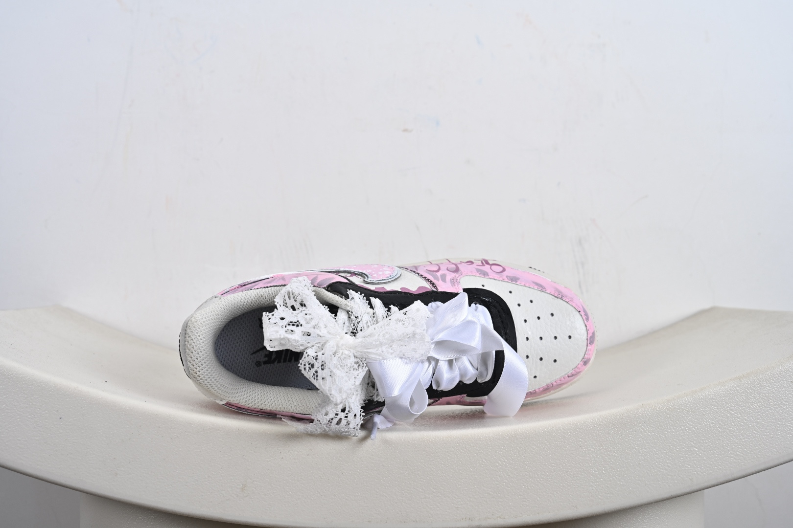 240 定制版 Nike W Air Force 1 “Sweet Cool Powder Recipe” 手绘涂鸦“甜酷粉调”空军一号 低帮休闲运动板鞋 ZG8800-811-Chinese UA Cheap High Quatity Brand Clothes Bags handbags Sneakers wholesale wholesaler seller from China Factory suppliers Fashion Clothing Shoes best Quality Beautiful Price 240 定制版 Nike W Air Force 1 “Sweet Cool Powder Recipe” 手绘涂鸦“甜酷粉调”空军一号 低帮休闲运动板鞋 ZG8800-811