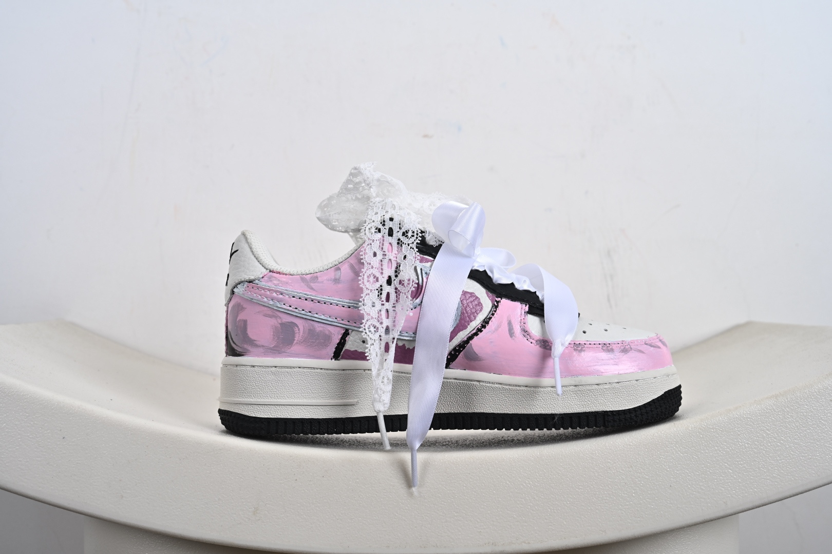 240 定制版 Nike W Air Force 1 “Sweet Cool Powder Recipe” 手绘涂鸦“甜酷粉调”空军一号 低帮休闲运动板鞋 ZG8800-811-Chinese UA Cheap High Quatity Brand Clothes Bags handbags Sneakers wholesale wholesaler seller from China Factory suppliers Fashion Clothing Shoes best Quality Beautiful Price 240 定制版 Nike W Air Force 1 “Sweet Cool Powder Recipe” 手绘涂鸦“甜酷粉调”空军一号 低帮休闲运动板鞋 ZG8800-811