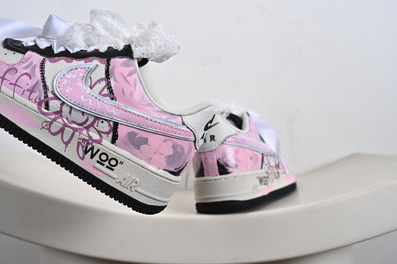 240 定制版 Nike W Air Force 1 “Sweet Cool Powder Recipe” 手绘涂鸦“甜酷粉调”空军一号 低帮休闲运动板鞋 ZG8800-811-Chinese UA Cheap High Quatity Brand Clothes Bags handbags Sneakers wholesale wholesaler seller from China Factory suppliers Fashion Clothing Shoes best Quality Beautiful Price 240 定制版 Nike W Air Force 1 “Sweet Cool Powder Recipe” 手绘涂鸦“甜酷粉调”空军一号 低帮休闲运动板鞋 ZG8800-811