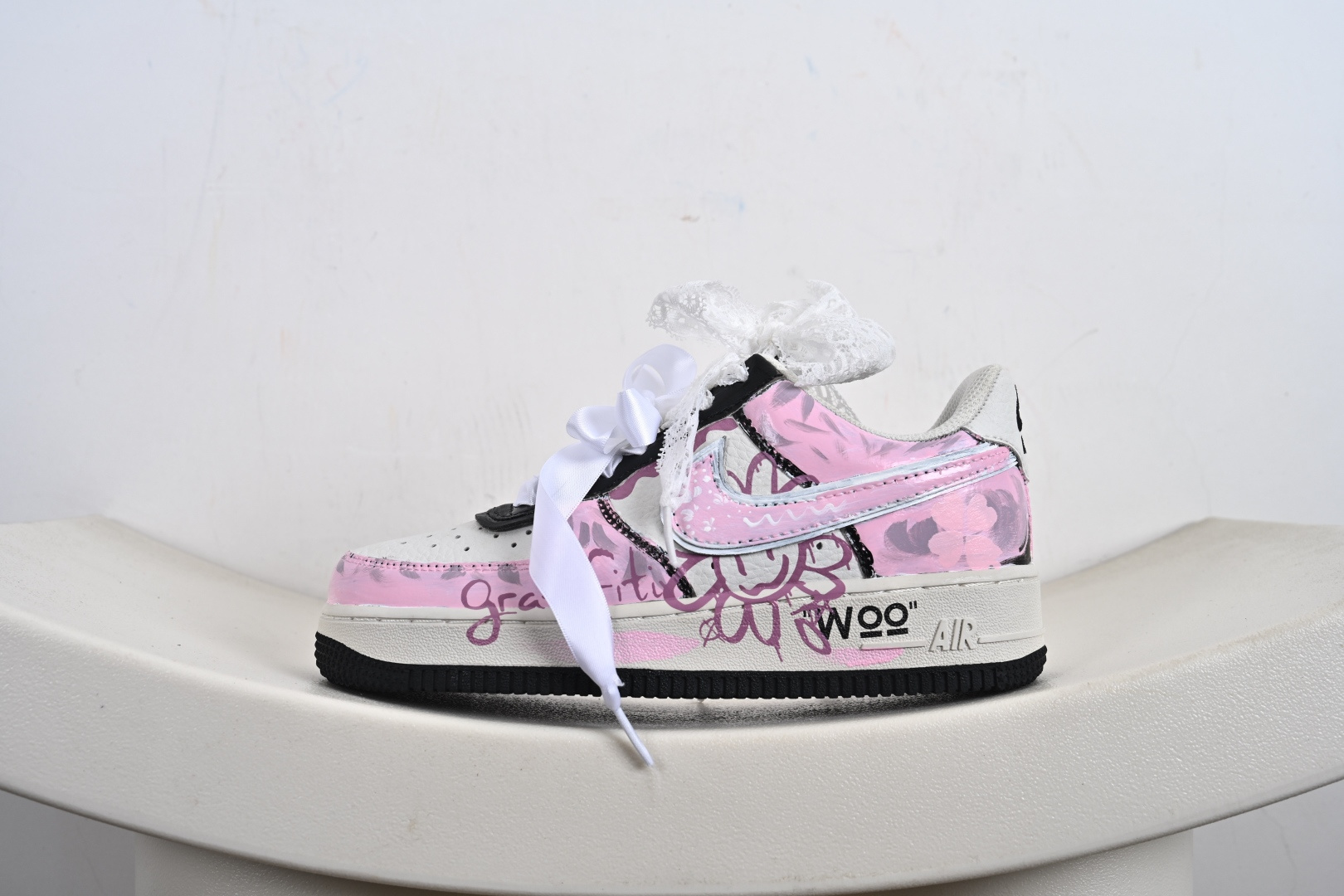 240 定制版 Nike W Air Force 1 “Sweet Cool Powder Recipe” 手绘涂鸦“甜酷粉调”空军一号 低帮休闲运动板鞋 ZG8800-811-Chinese UA Cheap High Quatity Brand Clothes Bags handbags Sneakers wholesale wholesaler seller from China Factory suppliers Fashion Clothing Shoes best Quality Beautiful Price 240 定制版 Nike W Air Force 1 “Sweet Cool Powder Recipe” 手绘涂鸦“甜酷粉调”空军一号 低帮休闲运动板鞋 ZG8800-811