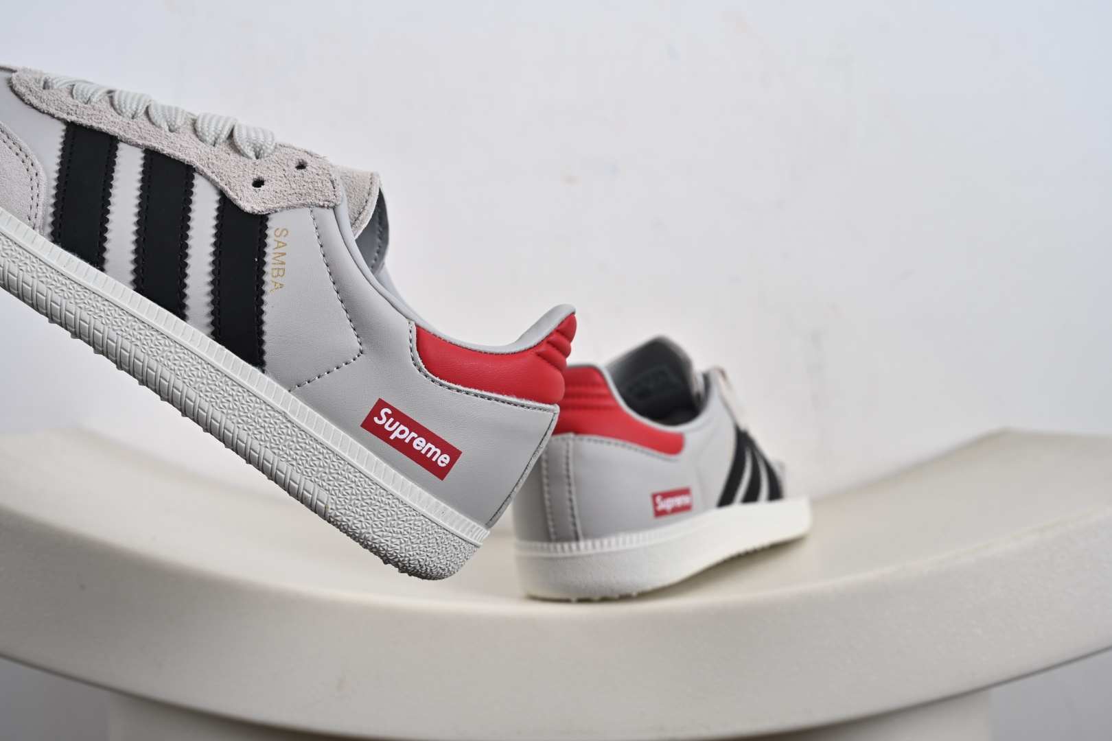 150 Adidas SAMBA 德训鞋 gucci联名款 高端定制桑巴系列 GJ75815 GJ75813 GJ75814-Chinese UA Cheap High Quatity Brand Clothes Bags handbags Sneakers wholesale wholesaler seller from China Factory suppliers Fashion Clothing Shoes best Quality Beautiful Price 150 Adidas SAMBA 德训鞋 gucci联名款 高端定制桑巴系列 GJ75815 GJ75813 GJ75814