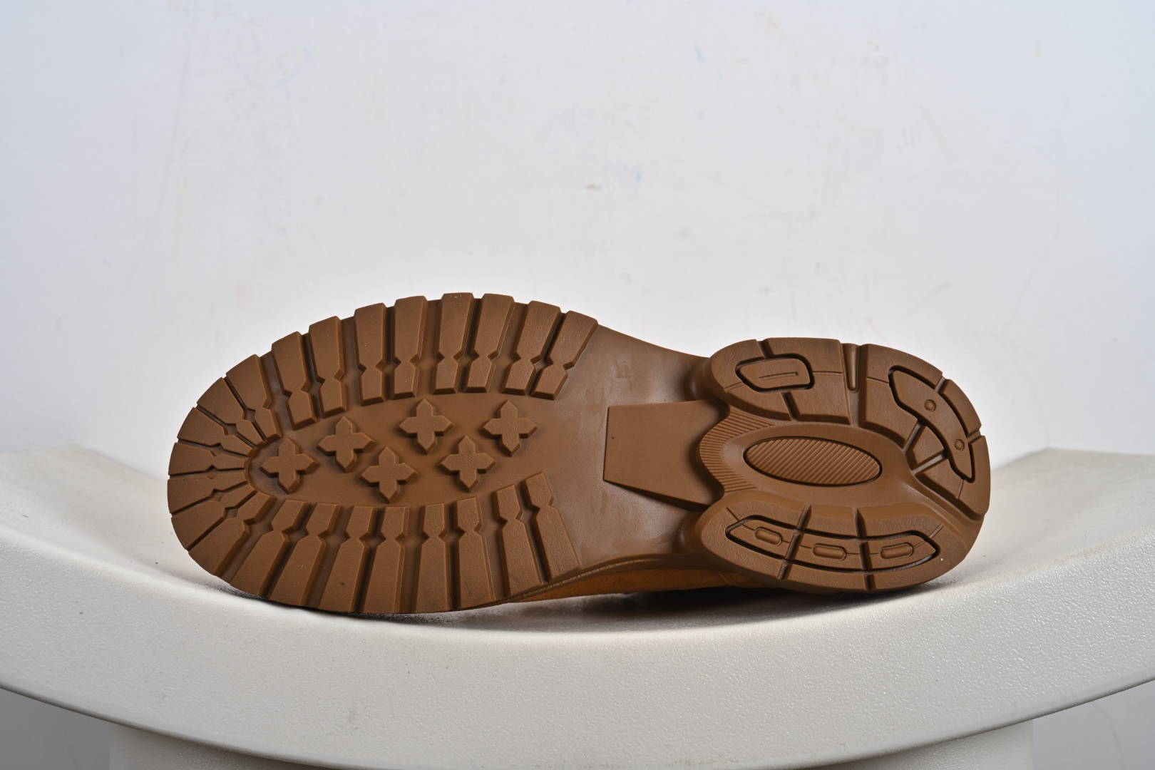 240 Cat 卡特 P721913 客制款 工装鞋 面料采用磨砂牛皮