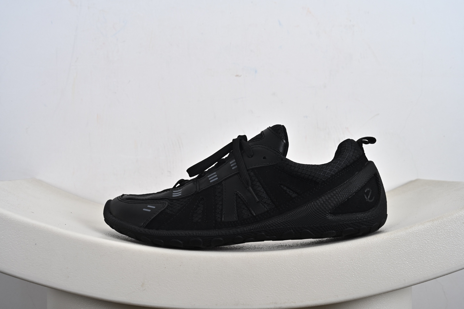 280 ECCO 爱步运动鞋 25年新款户外薄底赤足鞋休闲鞋 802434 健步轻巧百搭