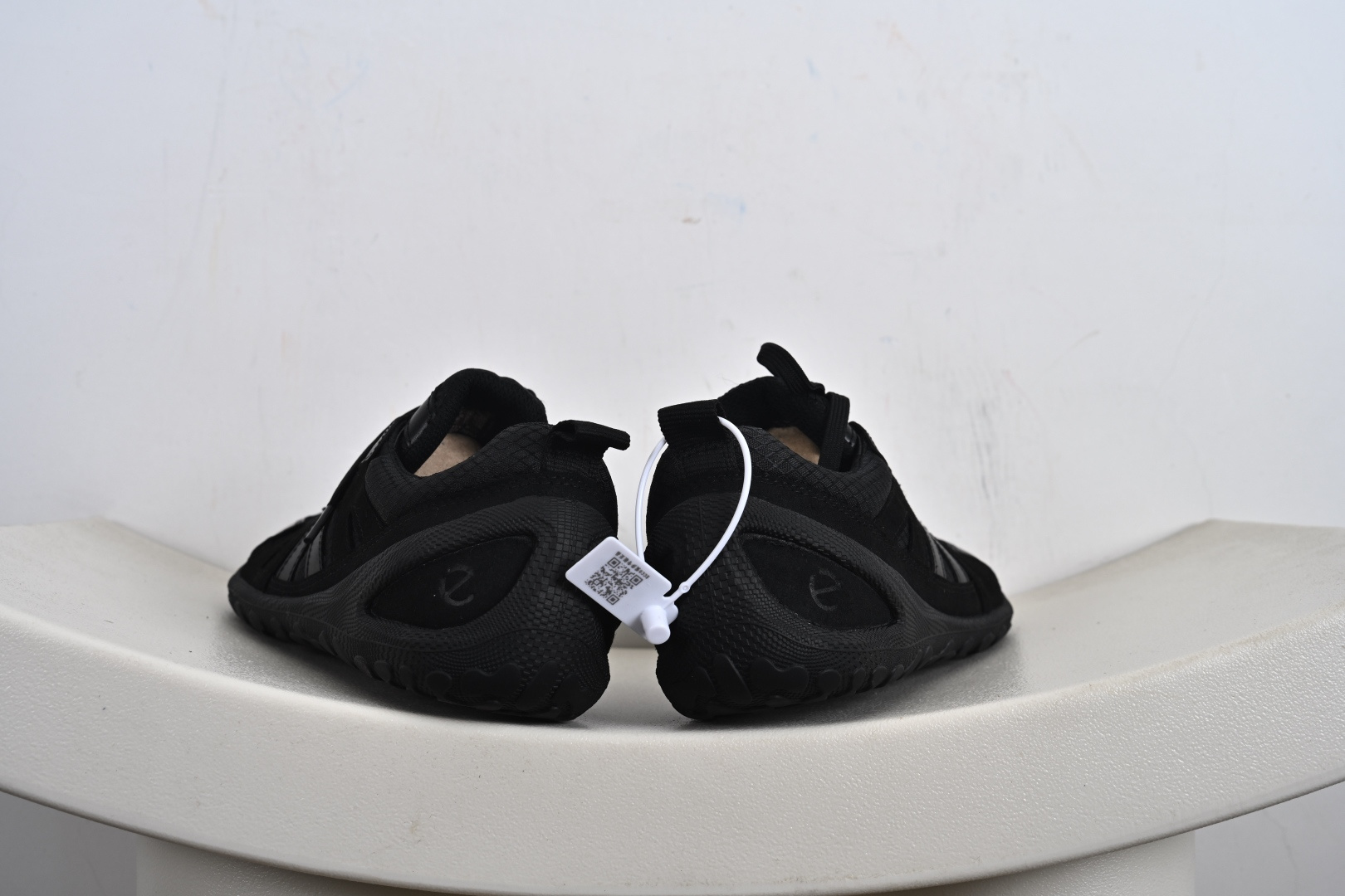 280 ECCO 爱步运动鞋 25年新款户外薄底赤足鞋休闲鞋 802434 健步轻巧百搭